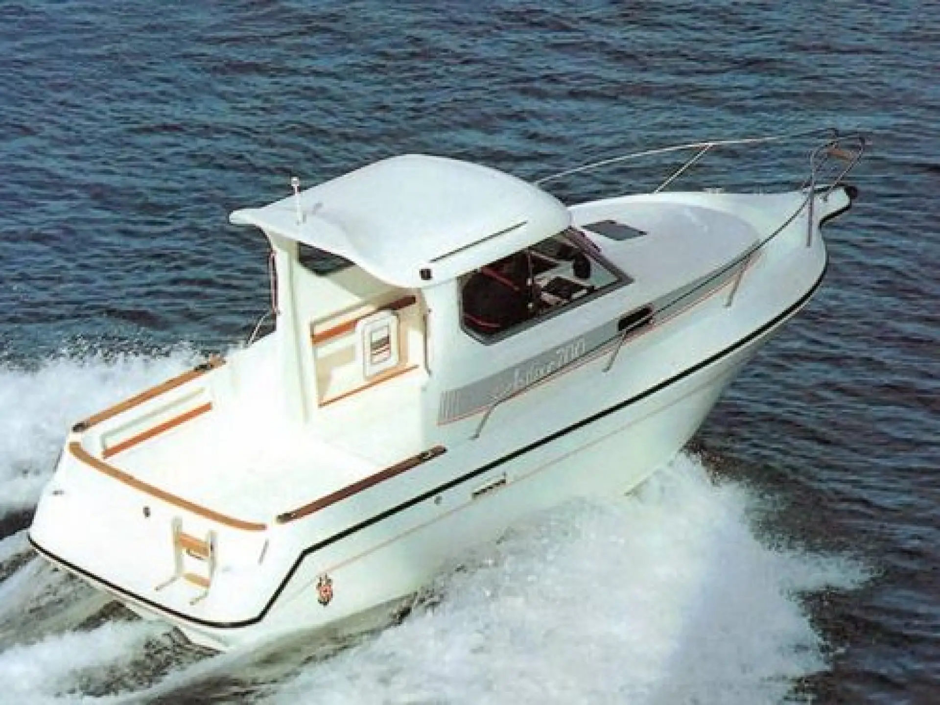 Astinor 700 — 1/4