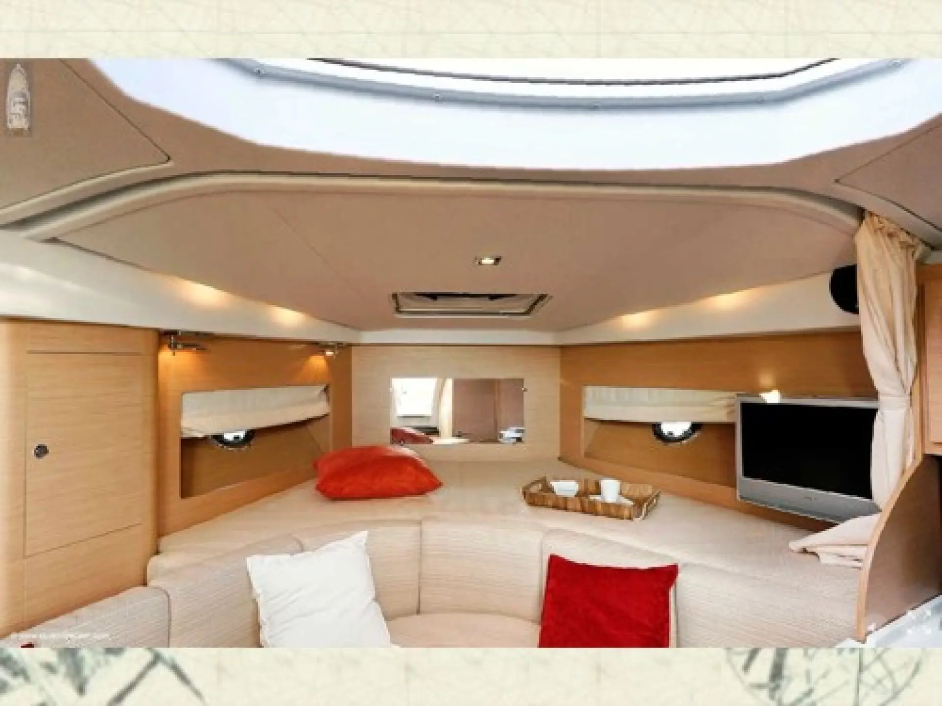 Monte Carlo 32 Hard Top — 4/10