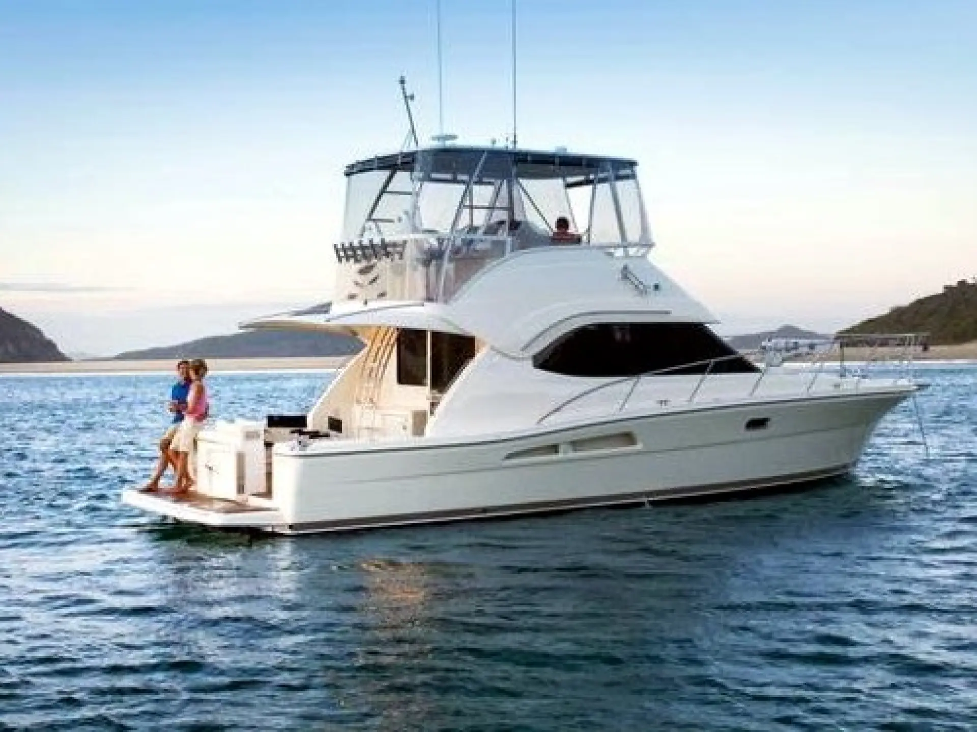 Riviera 41 Flybridge Convertible — 2/17