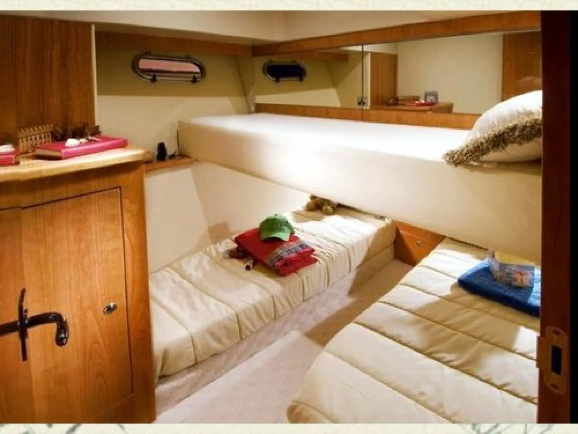 Riviera 41 Flybridge Convertible — 13/17