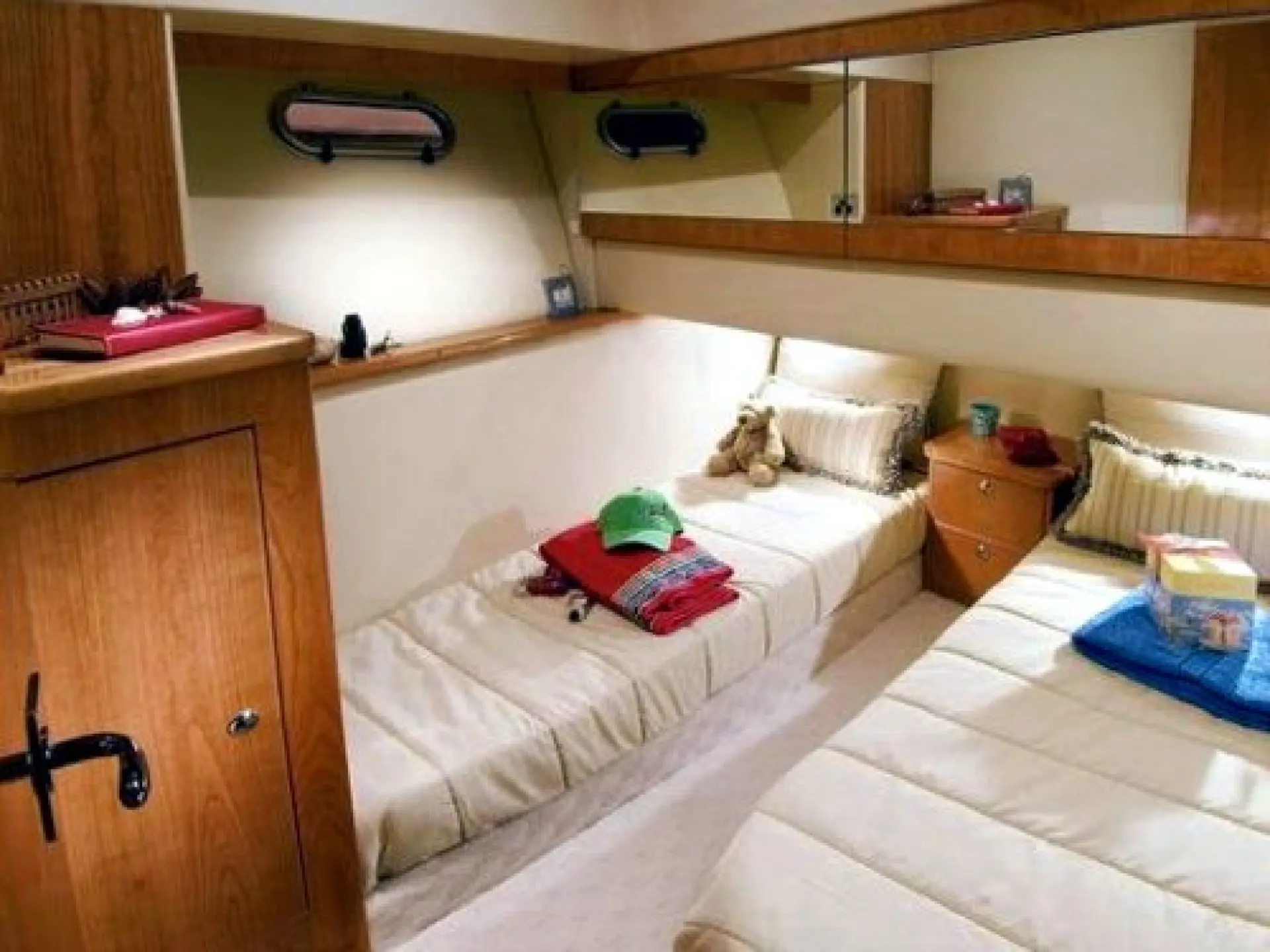 Riviera 41 Flybridge Convertible — 14/17