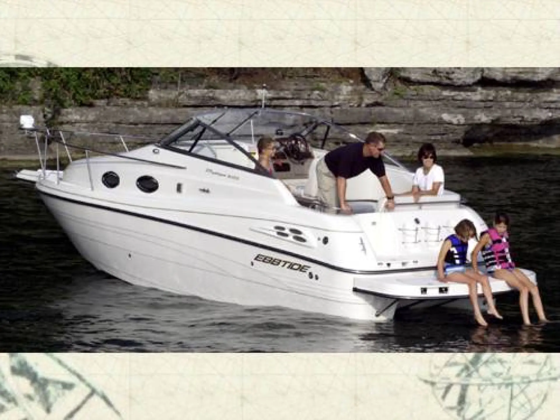 Mystique 2500 Mid Cabin — 1/2