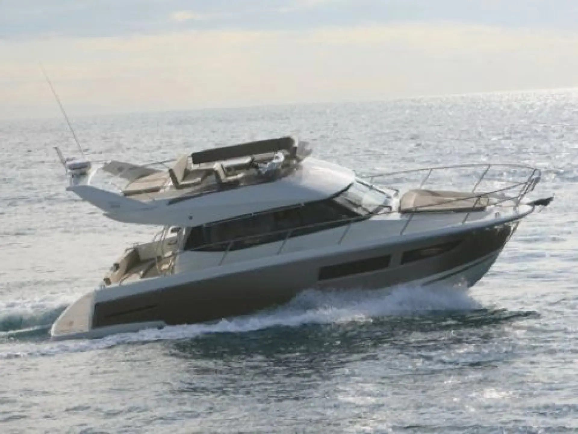 Prestige 350 Flybridge — 2/22