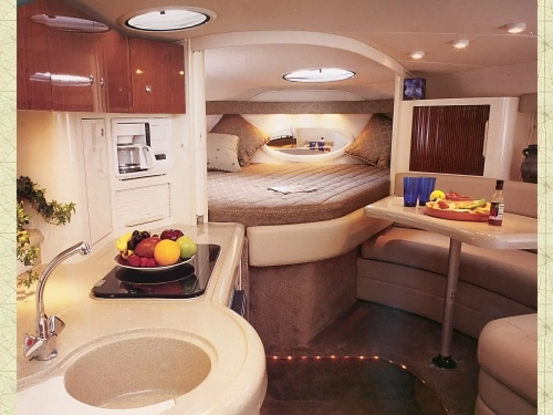 Monterey 322 CR — 4/6