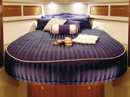 Riviera 42 Flybridge Convertible — 14/18