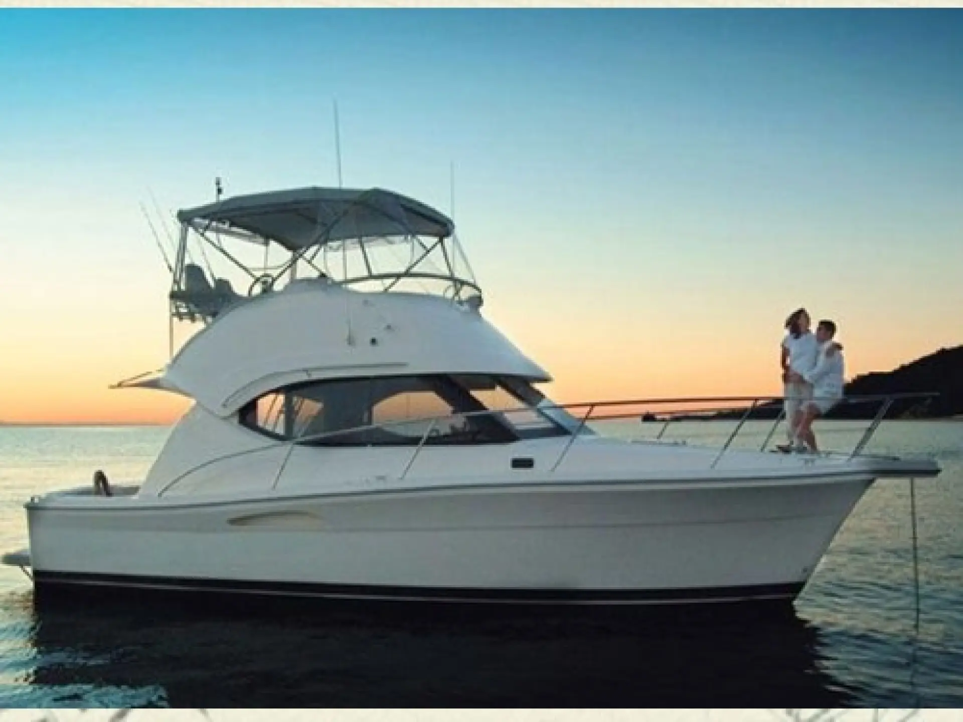 Riviera 33 Flybridge Convertible — 6/13