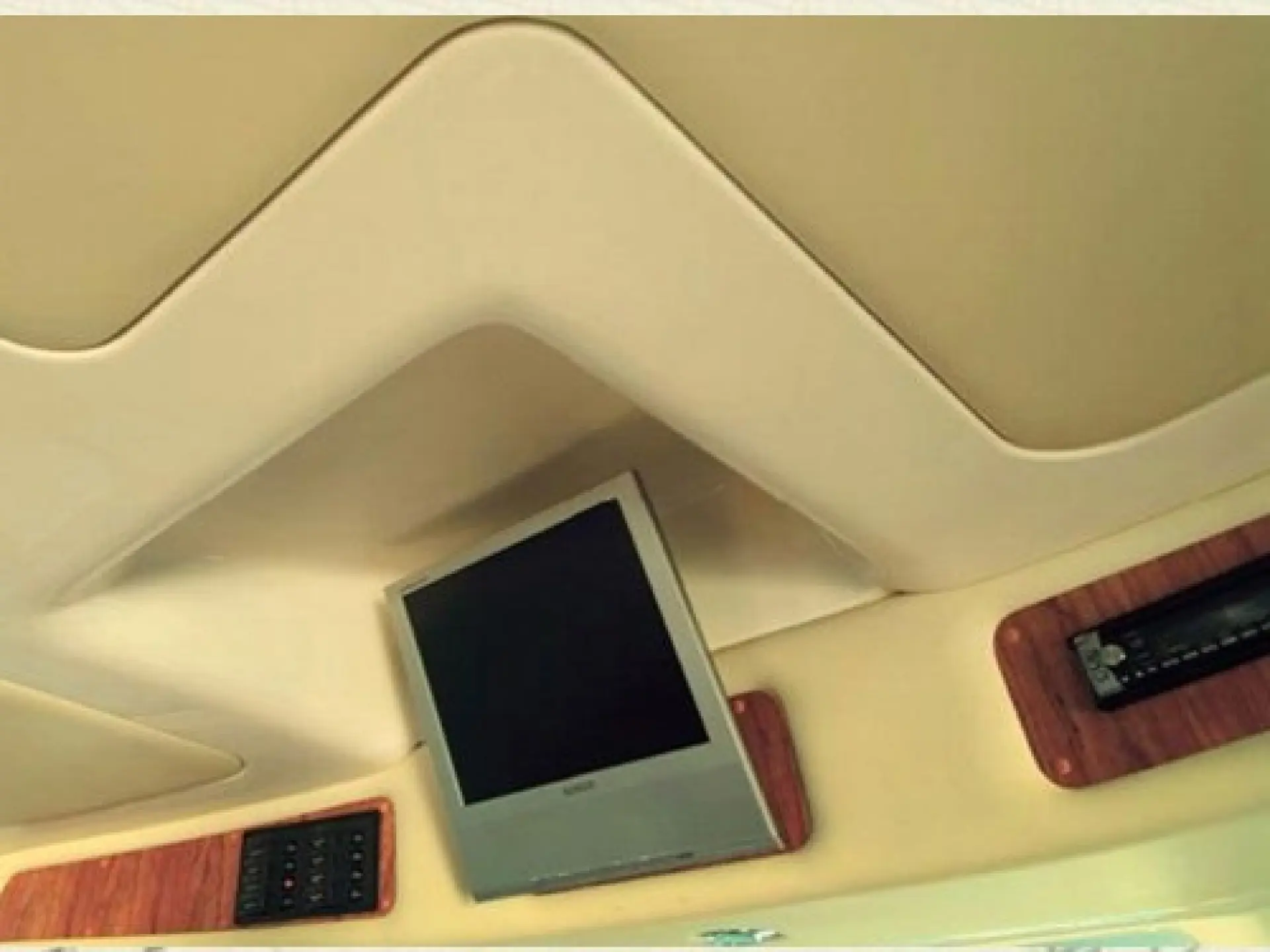 Riviera 33 Flybridge Convertible — 12/13