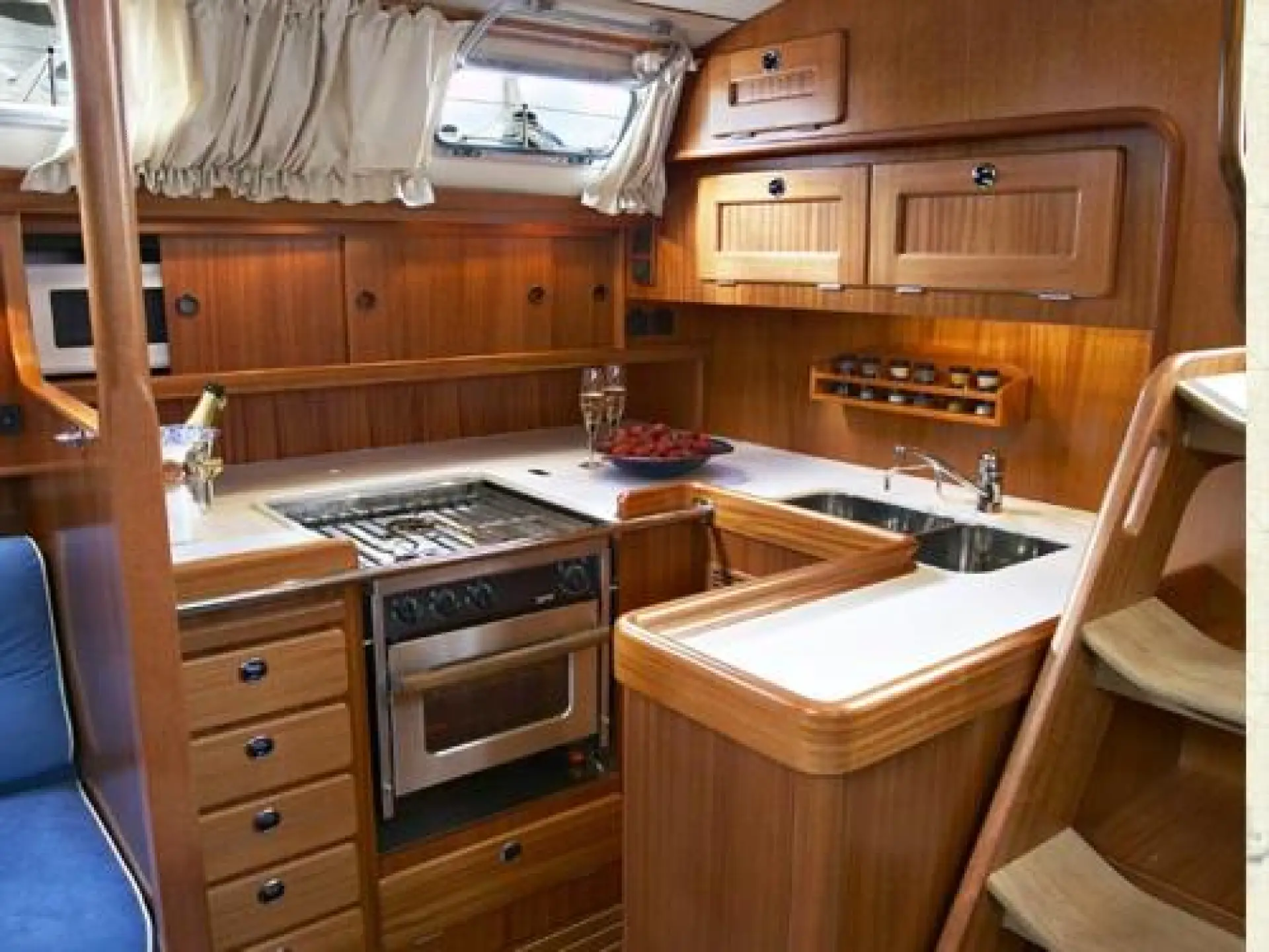 Hallberg Rassy 48 — 18/23