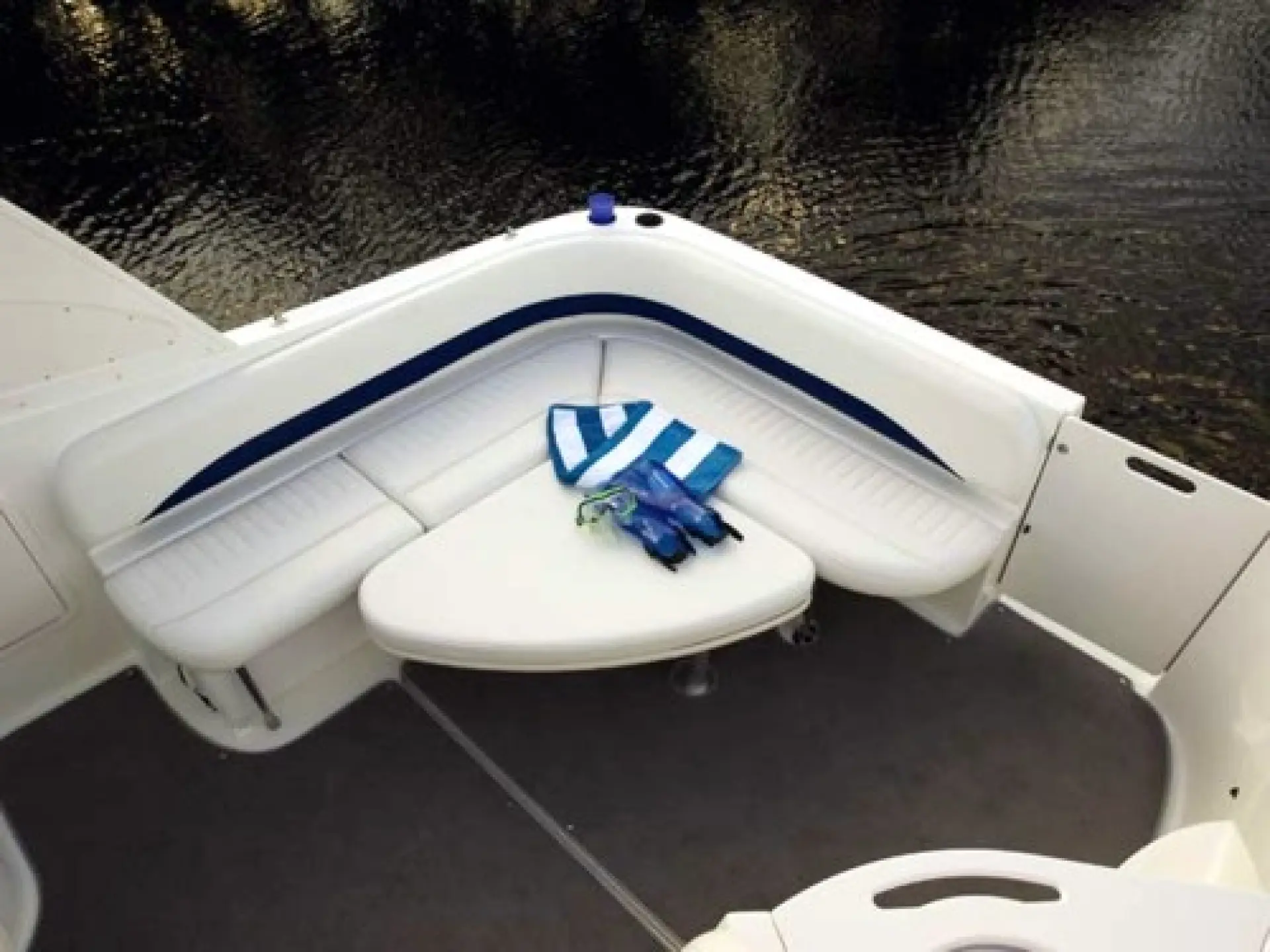 Bayliner 325 Cruiser — 8/13