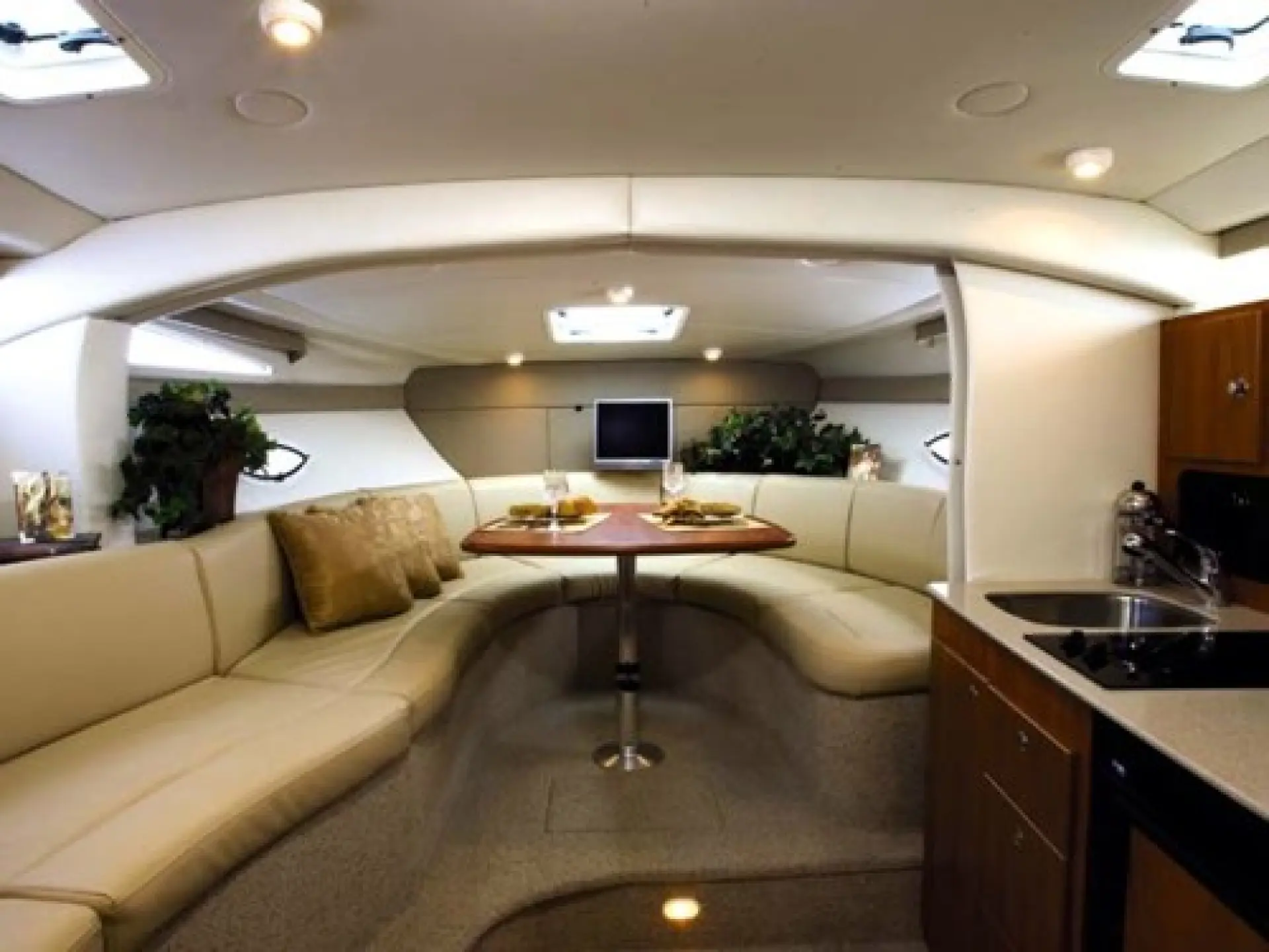 Bayliner 325 Cruiser — 10/13