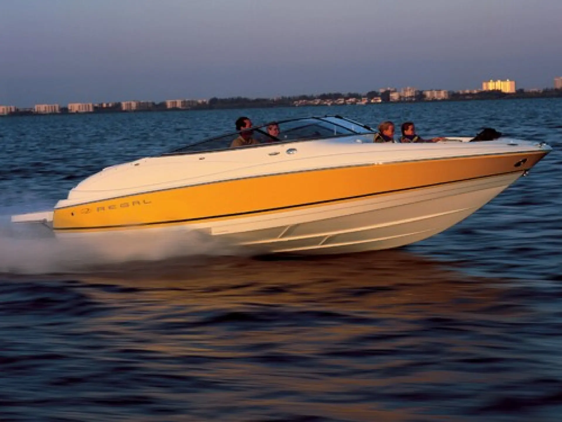 Regal 2400 Bowrider — 1/7