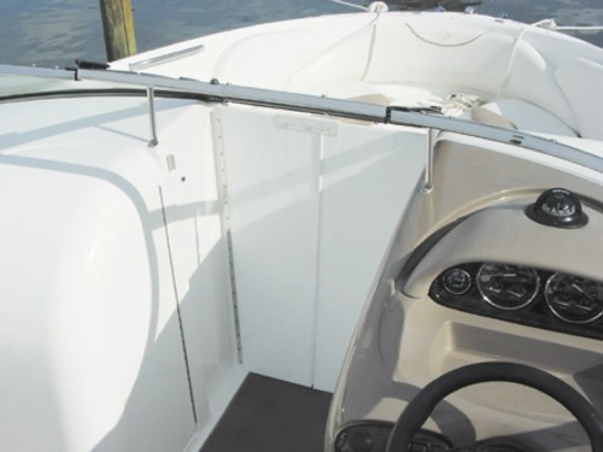 Regal 2400 Bowrider — 4/7