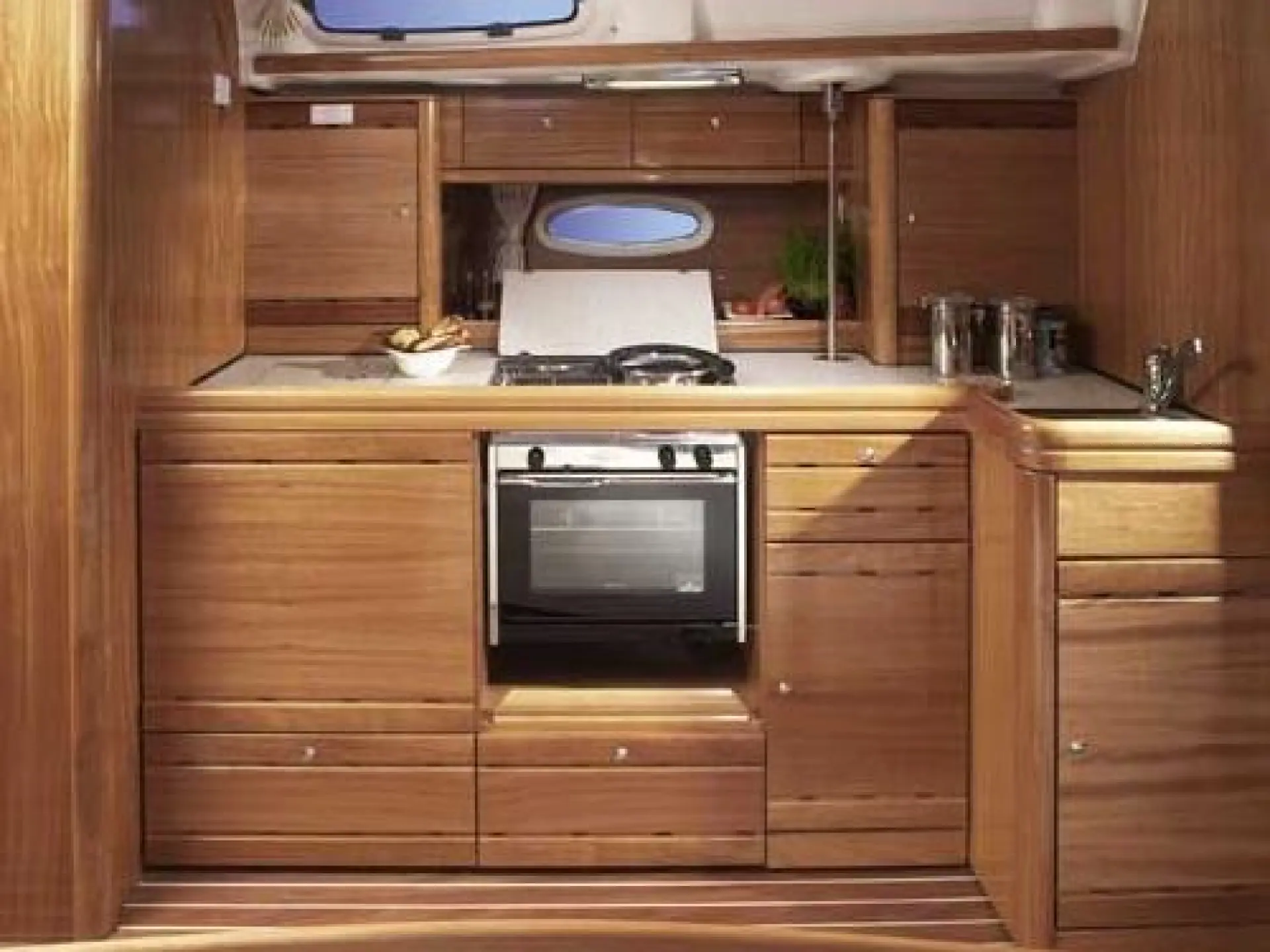 Bavaria 39 Cruiser — 13/16