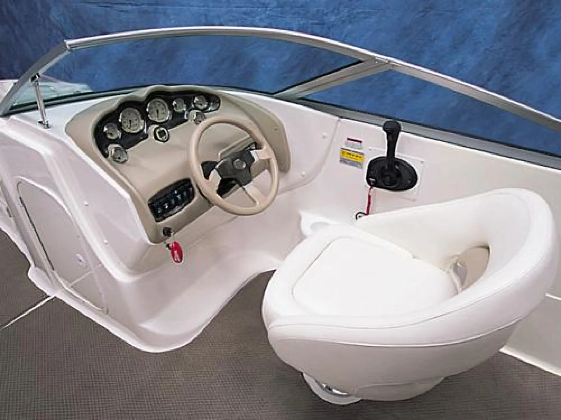 Glastron DX 235 — 2/6