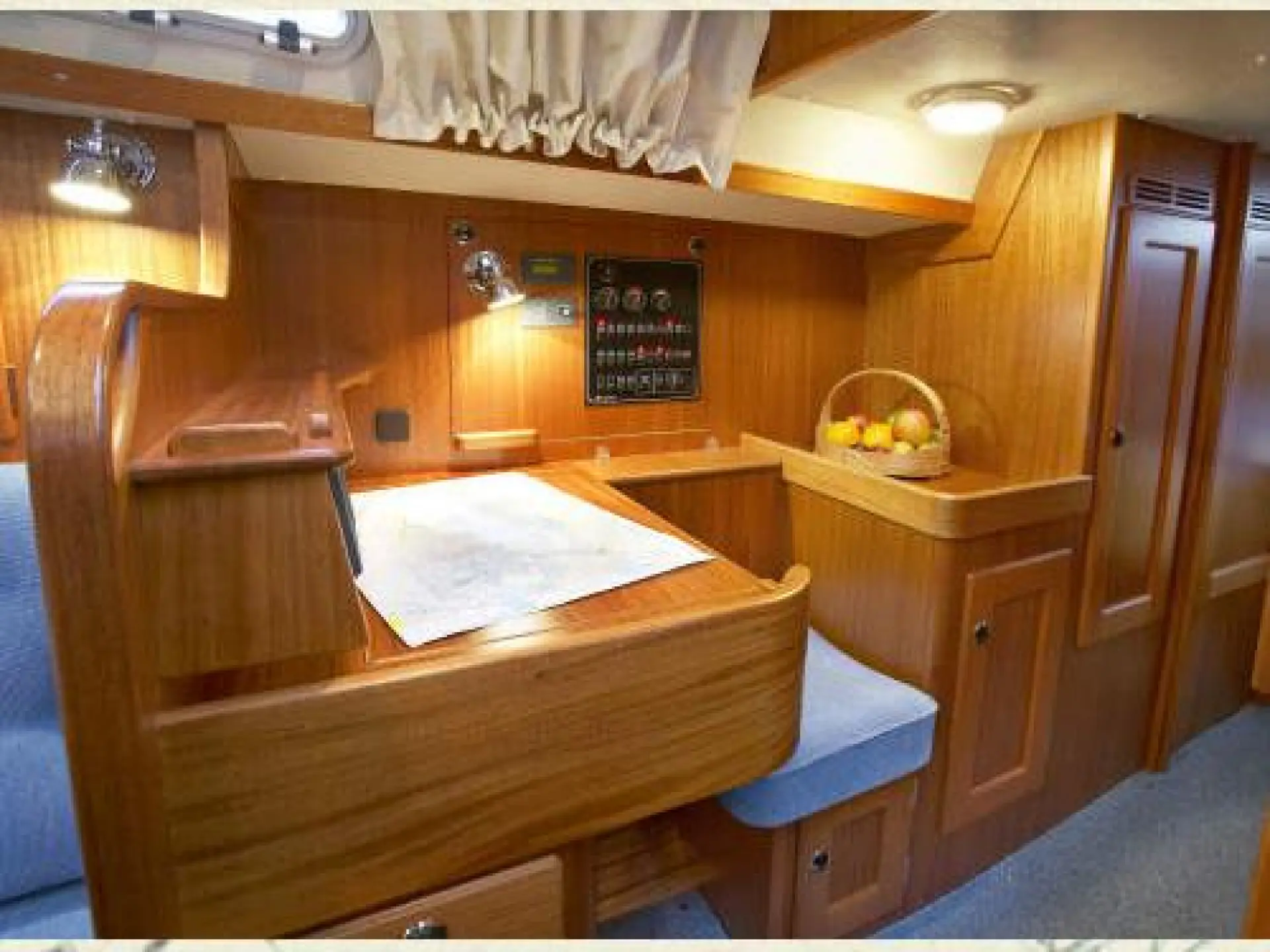 Hallberg Rassy 37 — 12/15