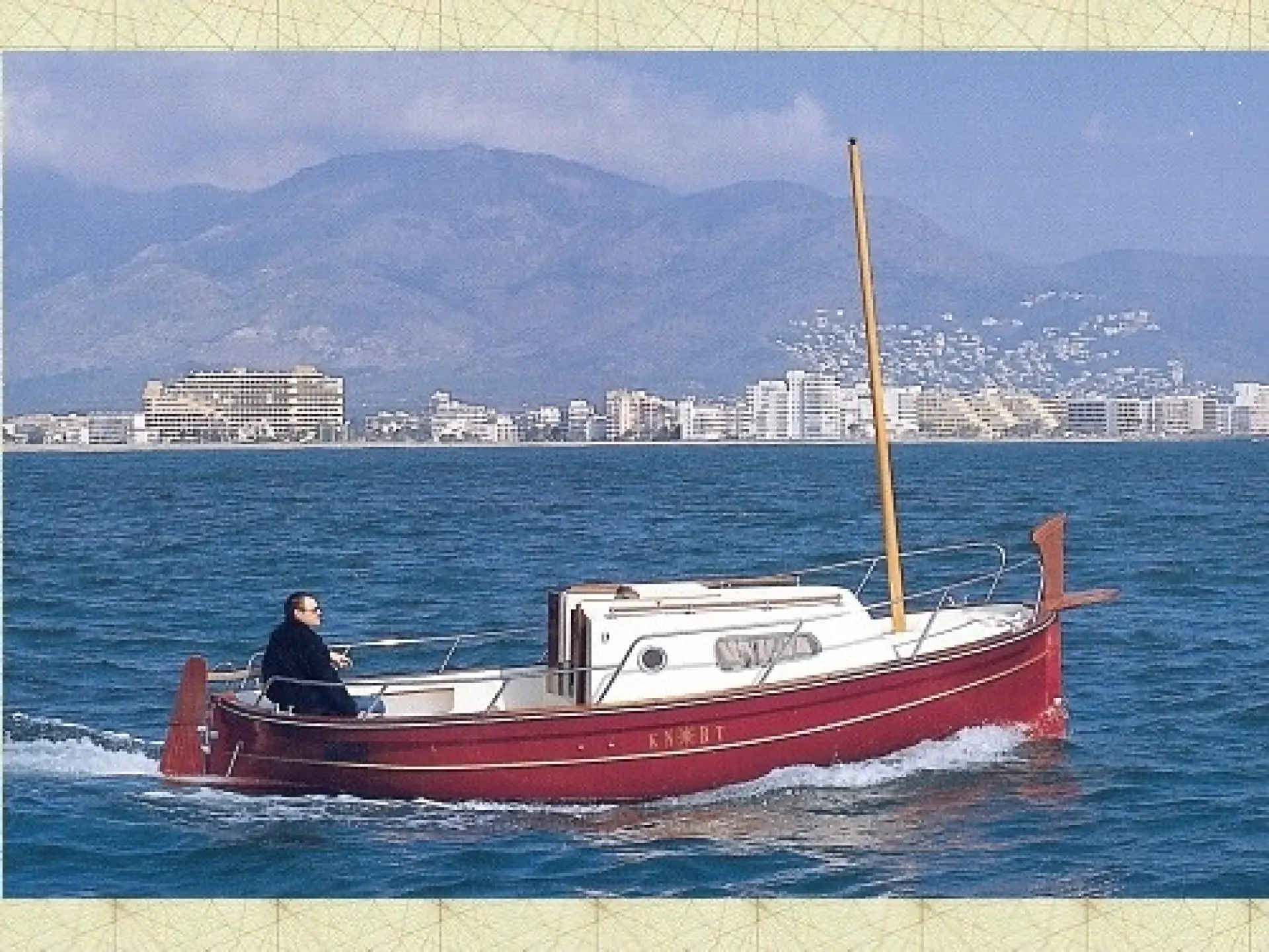 Knort 30 Cabinada Clasica — 1/3