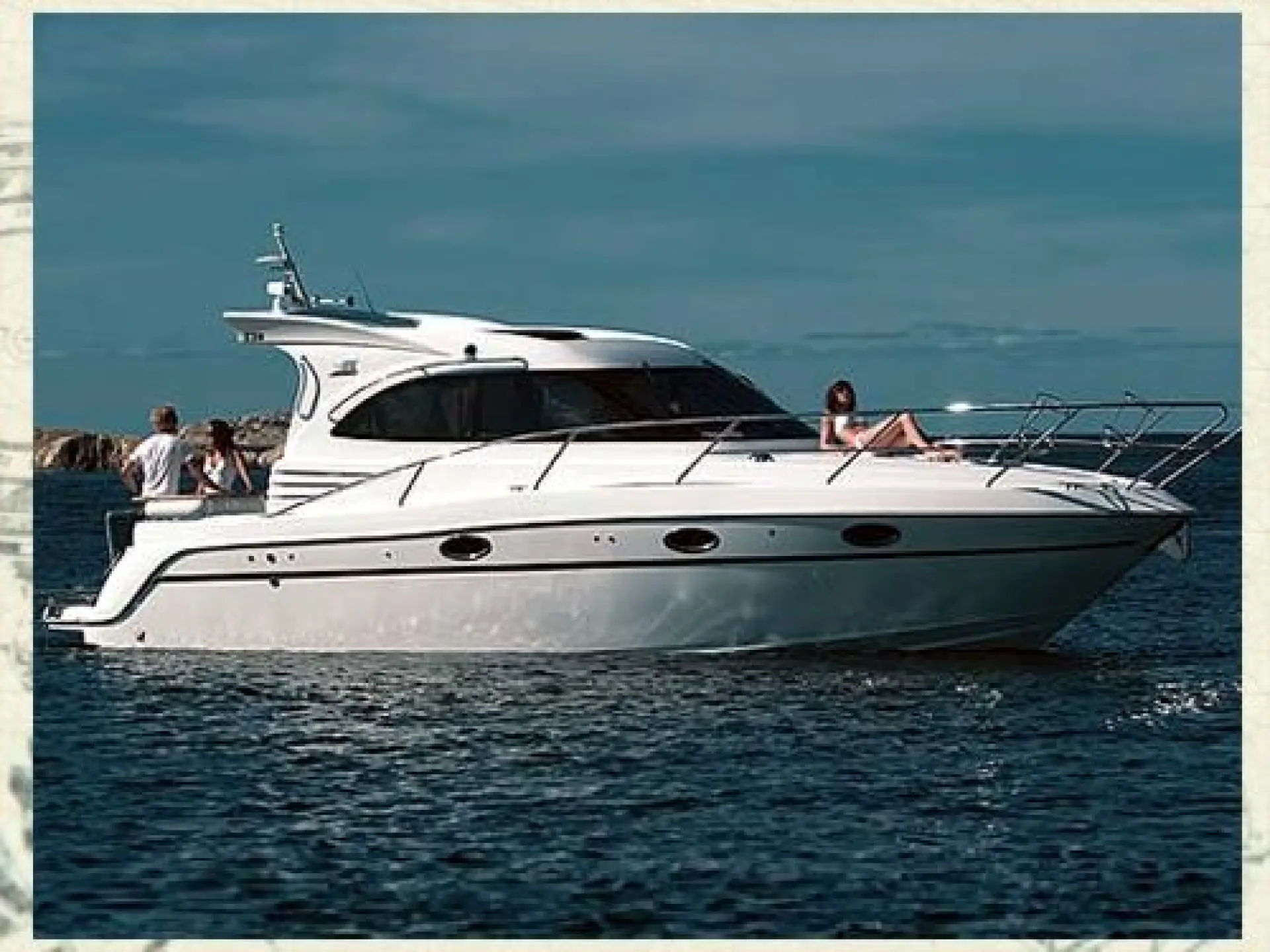 Galeon 330 HT — 1/17