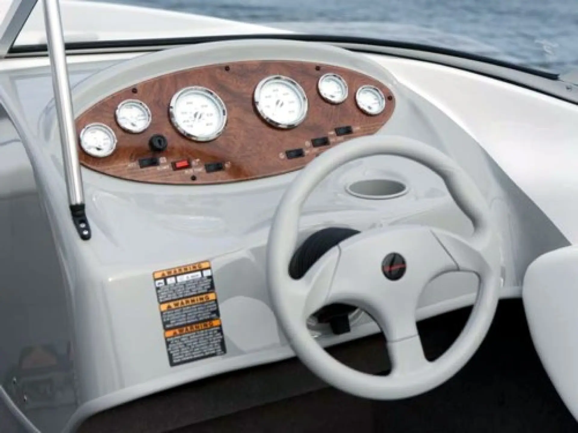 Bayliner 215 Discovery Bowrider — 2/4