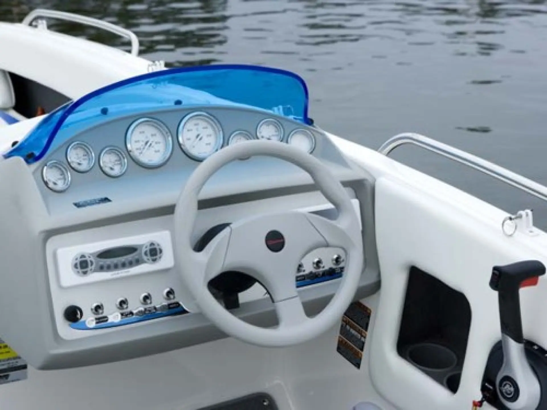 Bayliner 197 Deck Boat — 5/6