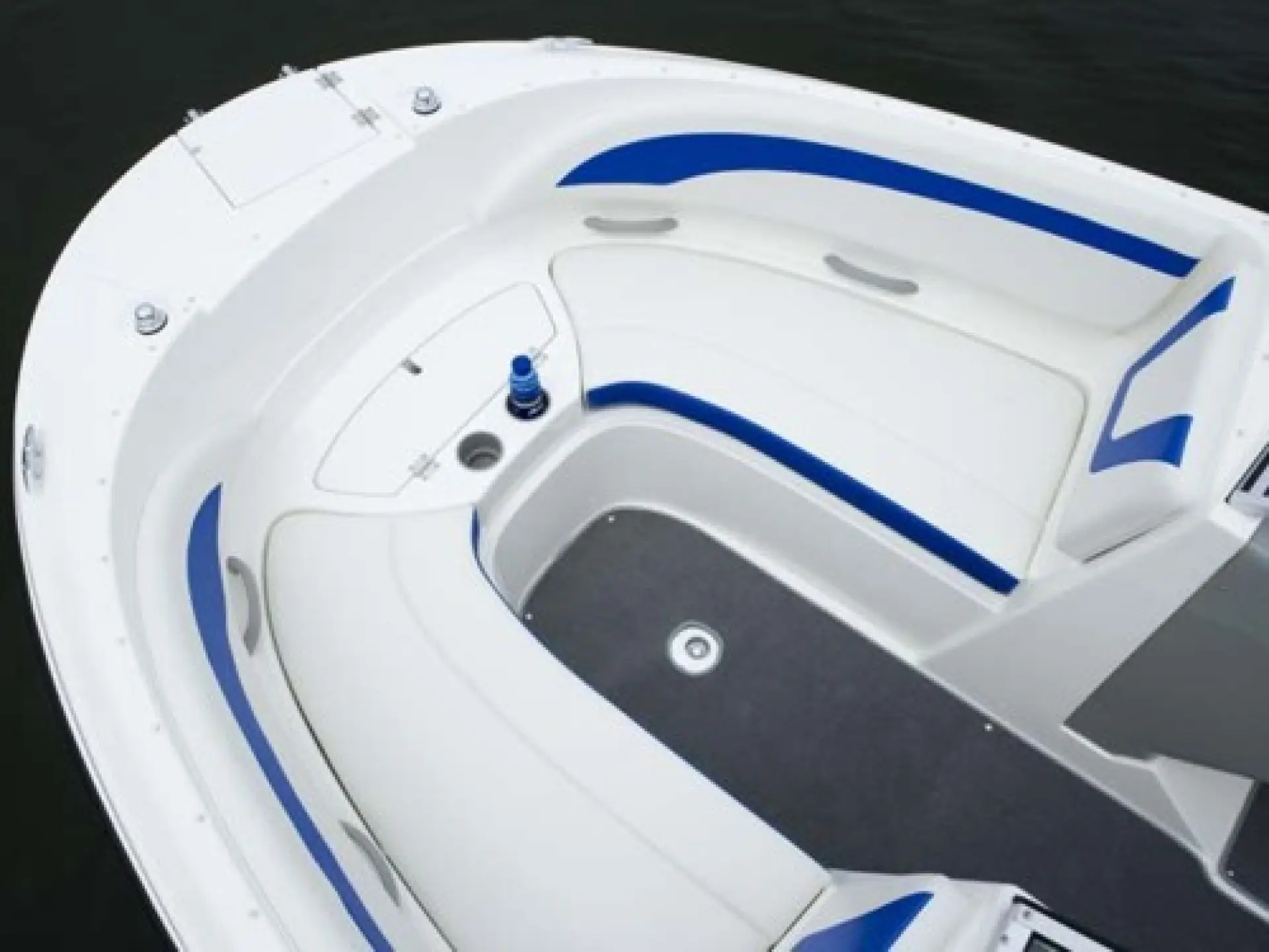 Bayliner 219 Deck Boat — 2/4