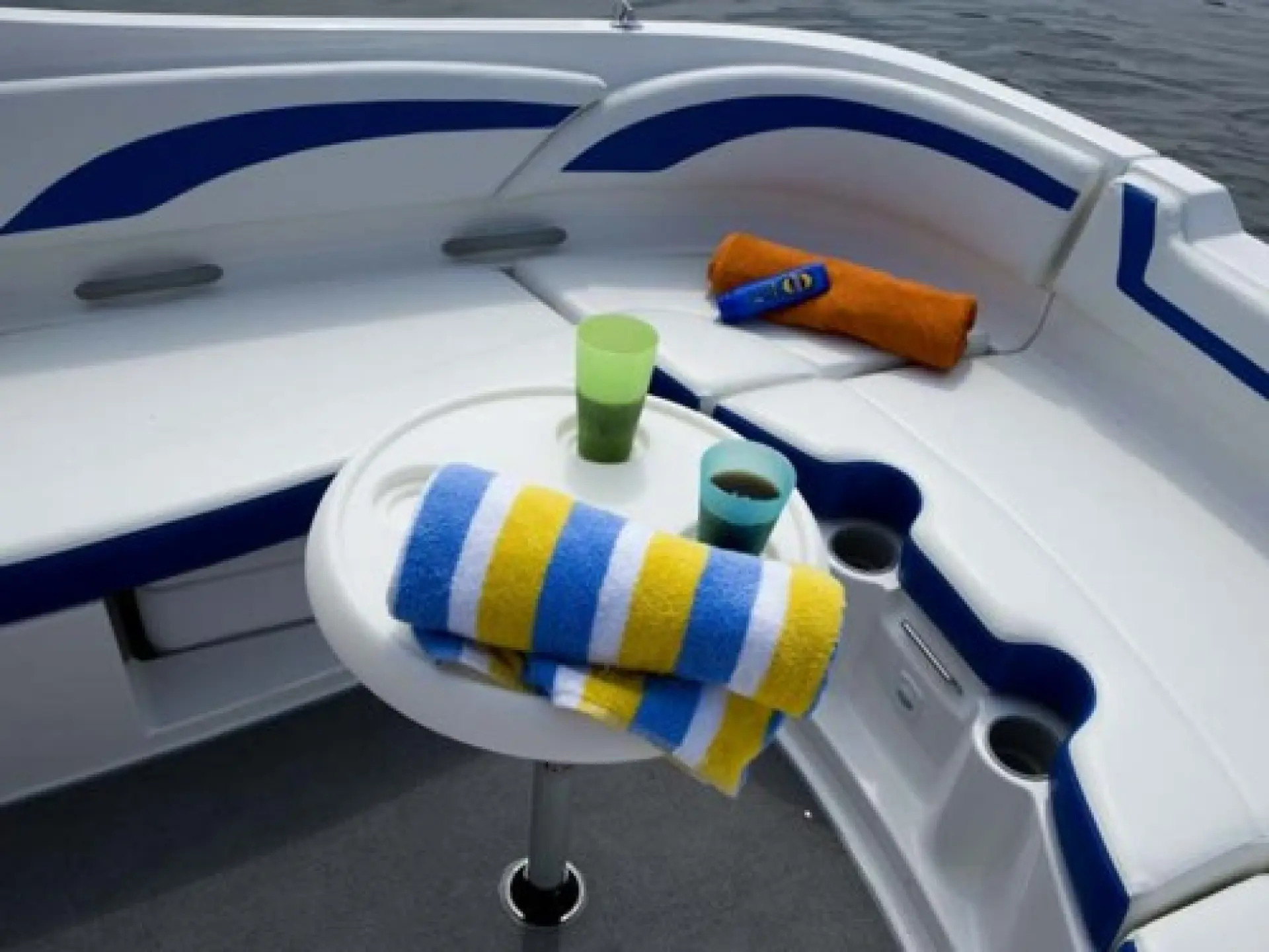 Bayliner 249 Deck Boat — 3/6