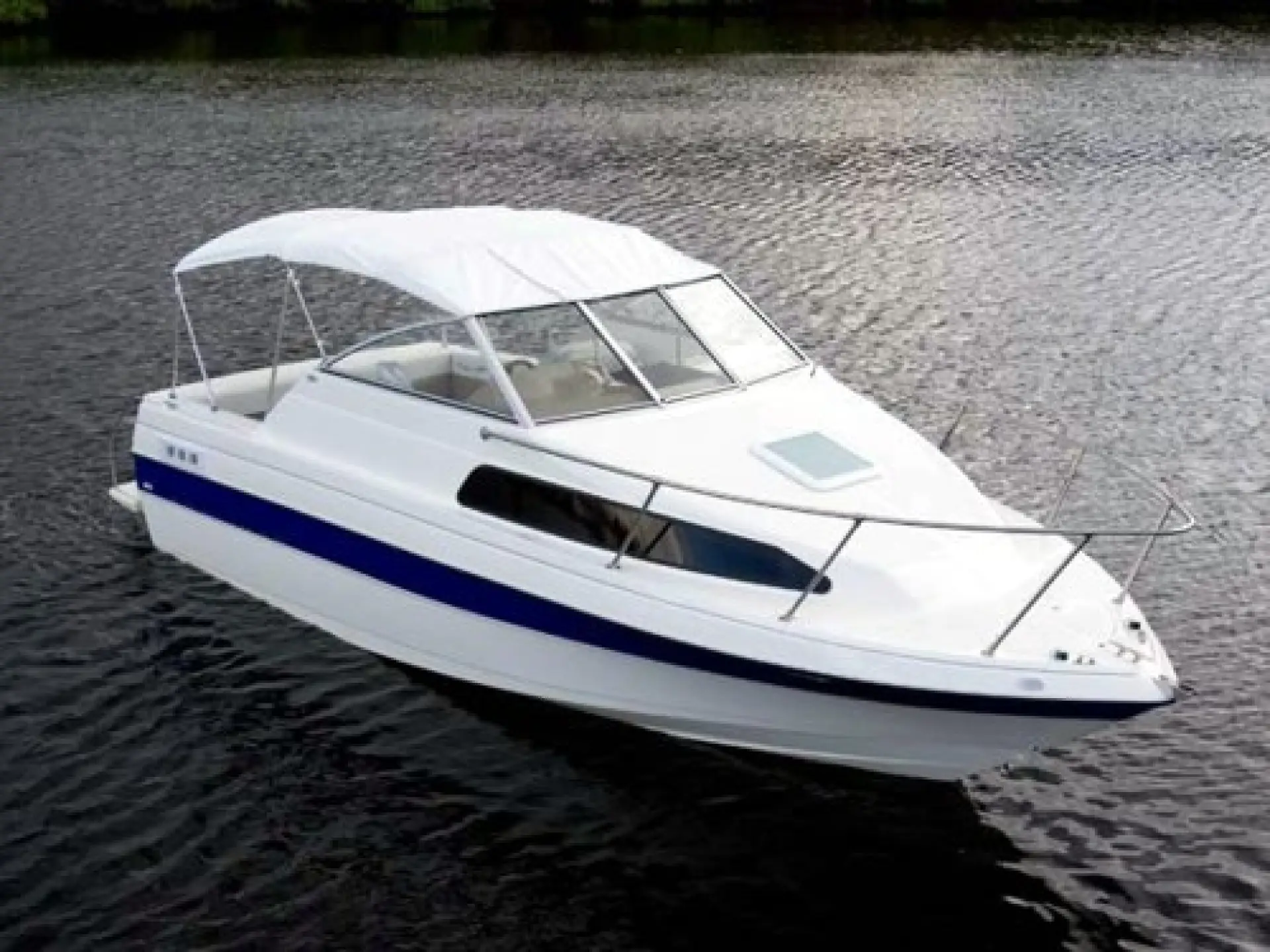 Bayliner 222 Classic Cruiser — 2/4