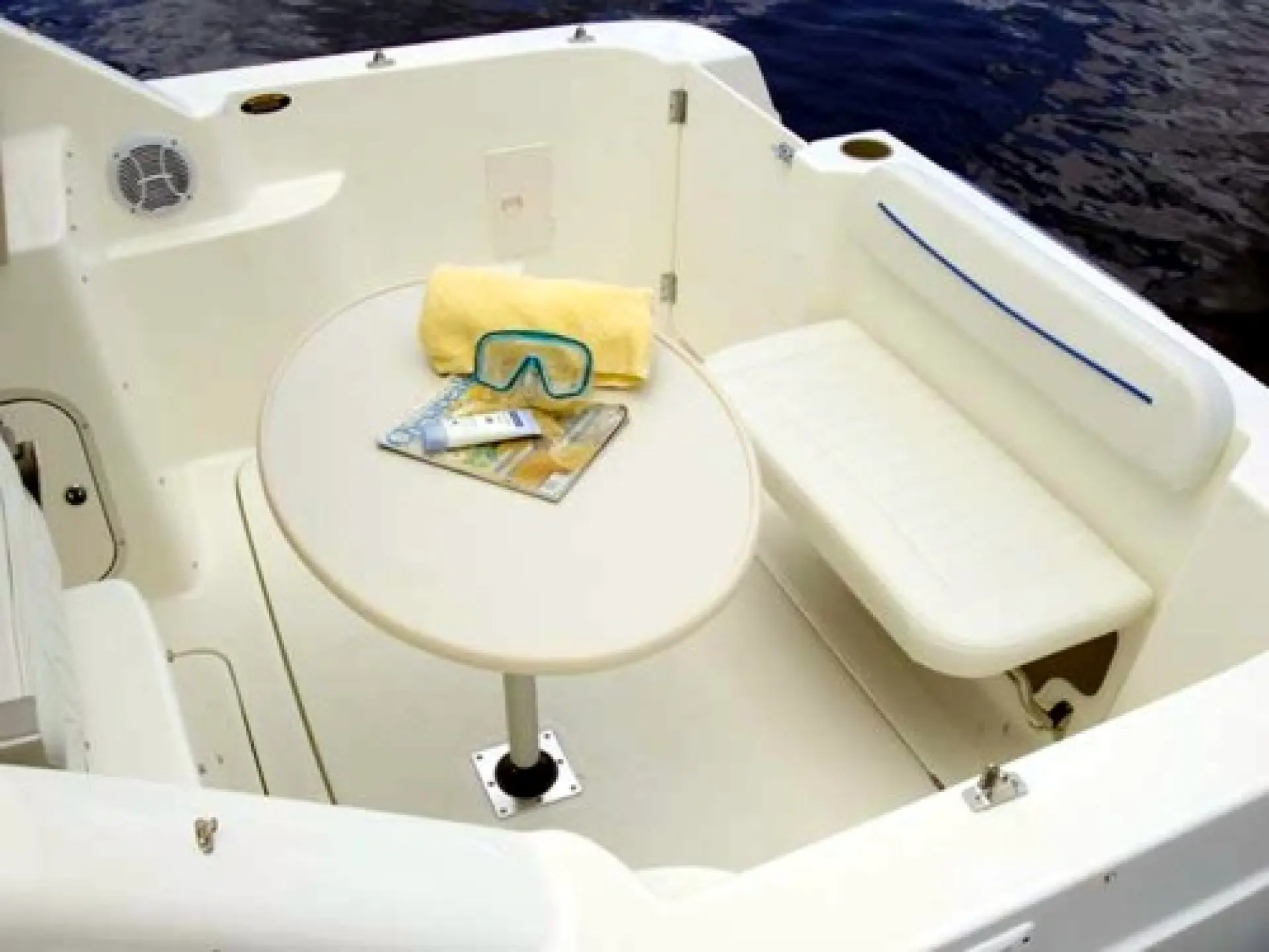 Bayliner 242 Classic Cruisers — 2/4