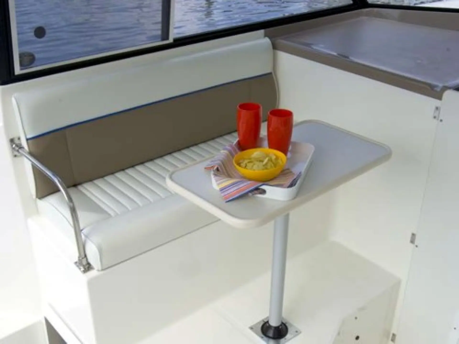 Bayliner 289 Classic Cruiser — 2/4