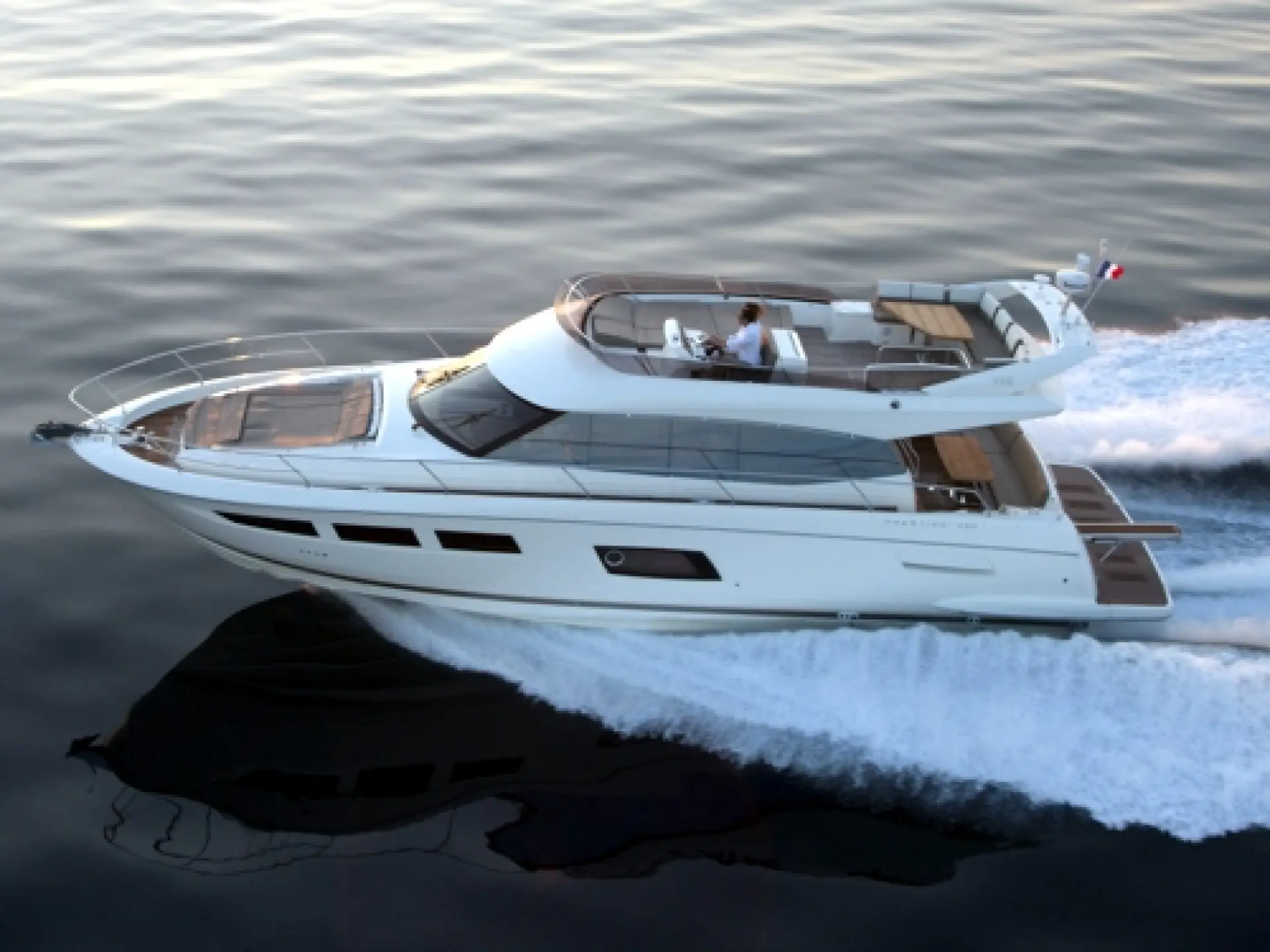Prestige 550 Flybridge — 2/42