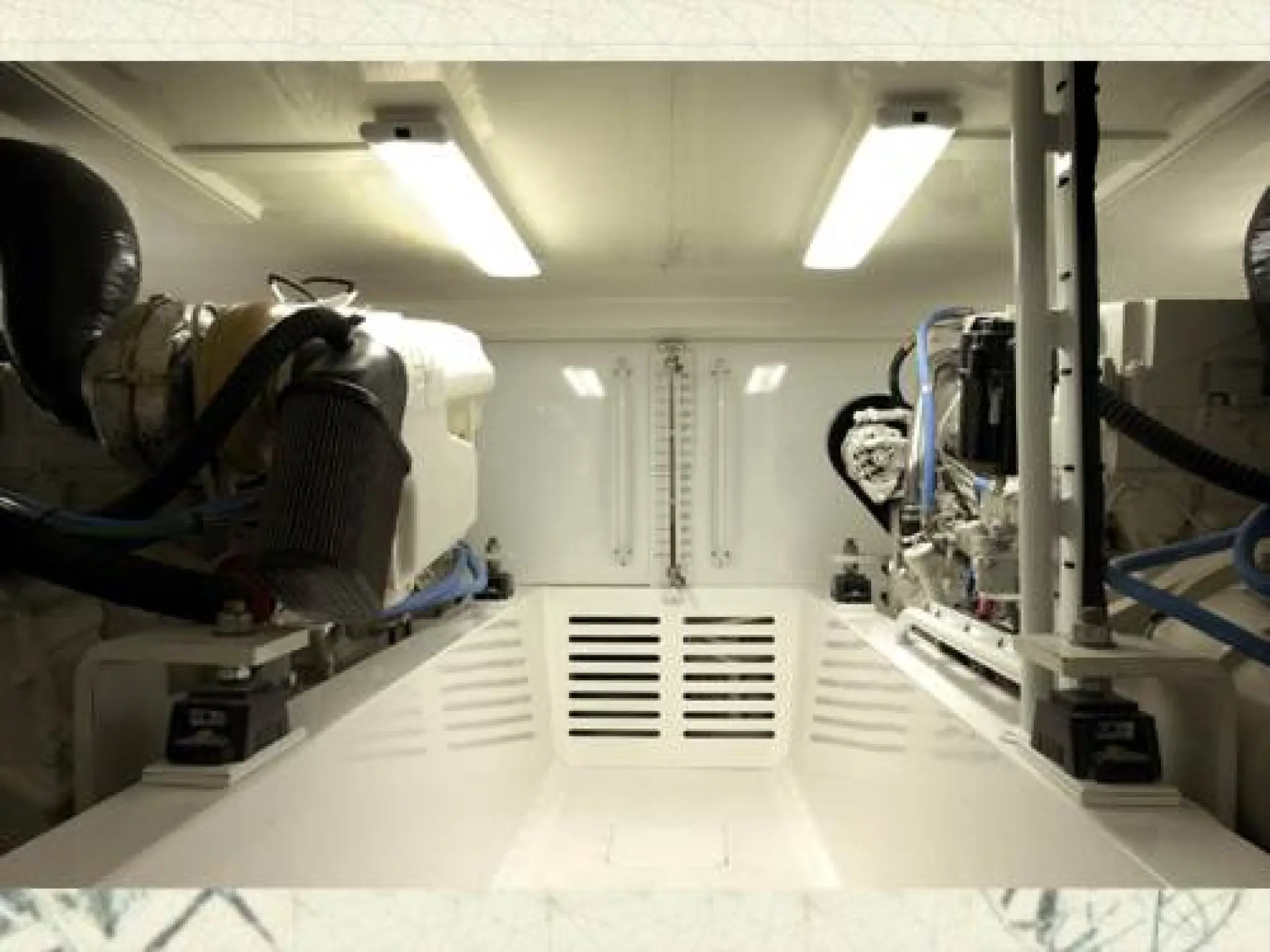 Luhrs 41 Convertible — 14/15