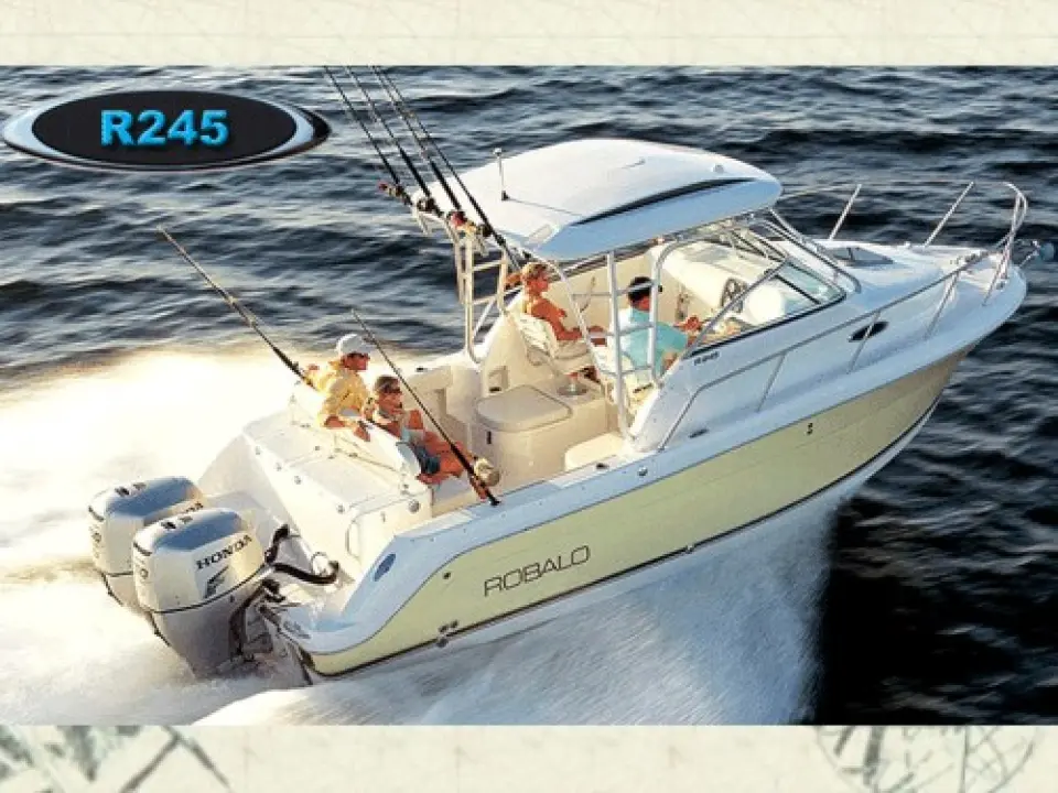 Robalo R 245 Walkaround