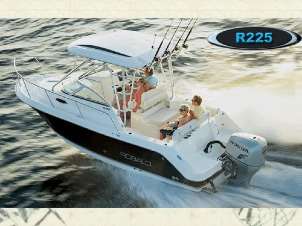 Robalo R 225 Walkaround