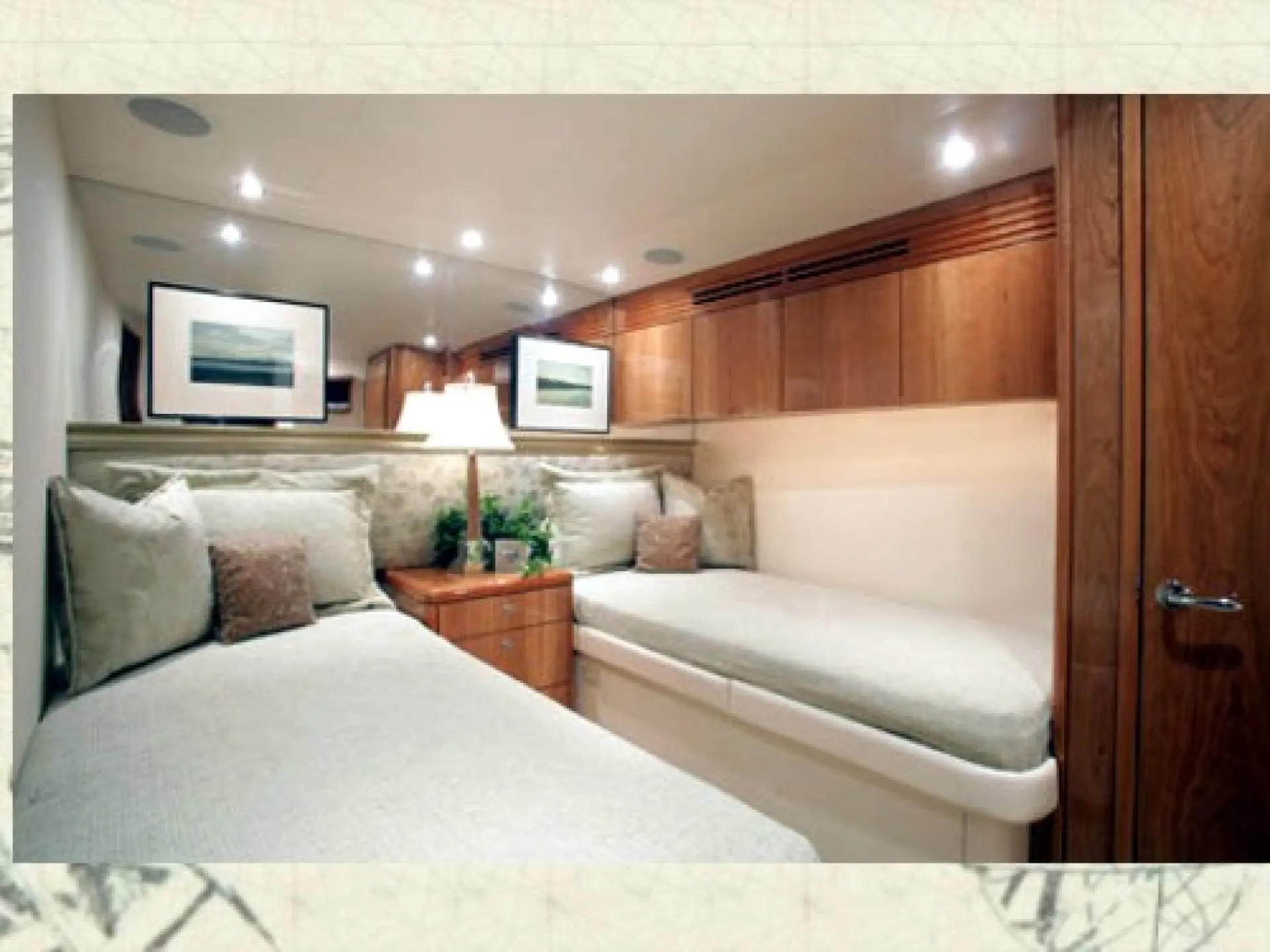 Hatteras 64 Convertible — 10/12