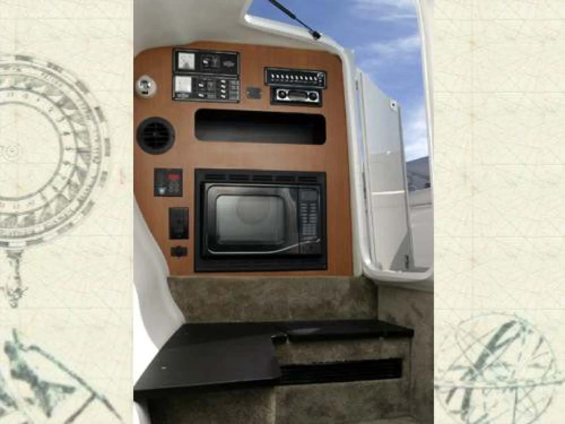 Crownline 320 LS — 7/8