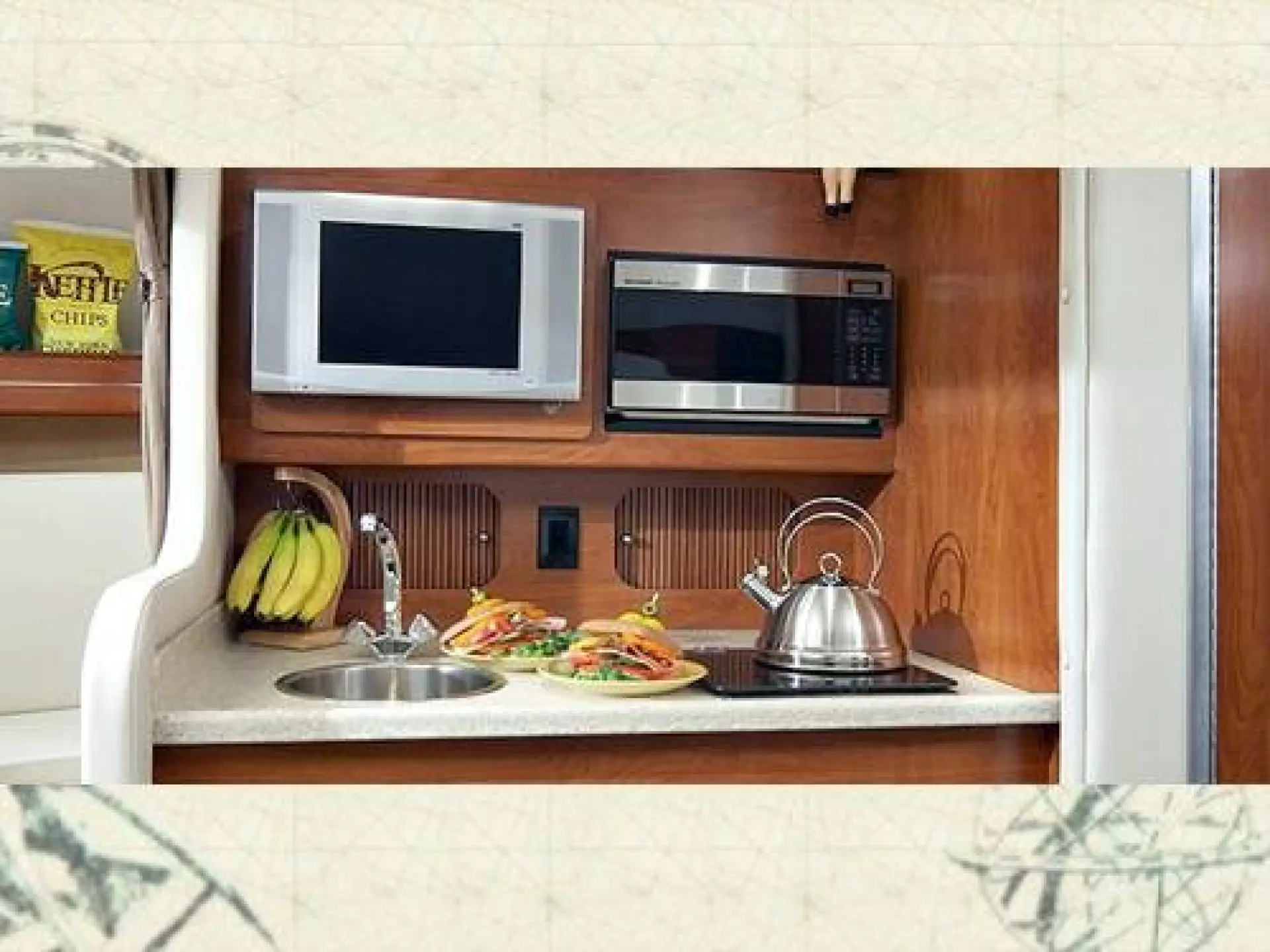 Rinker 300 Express Cruiser — 10/14