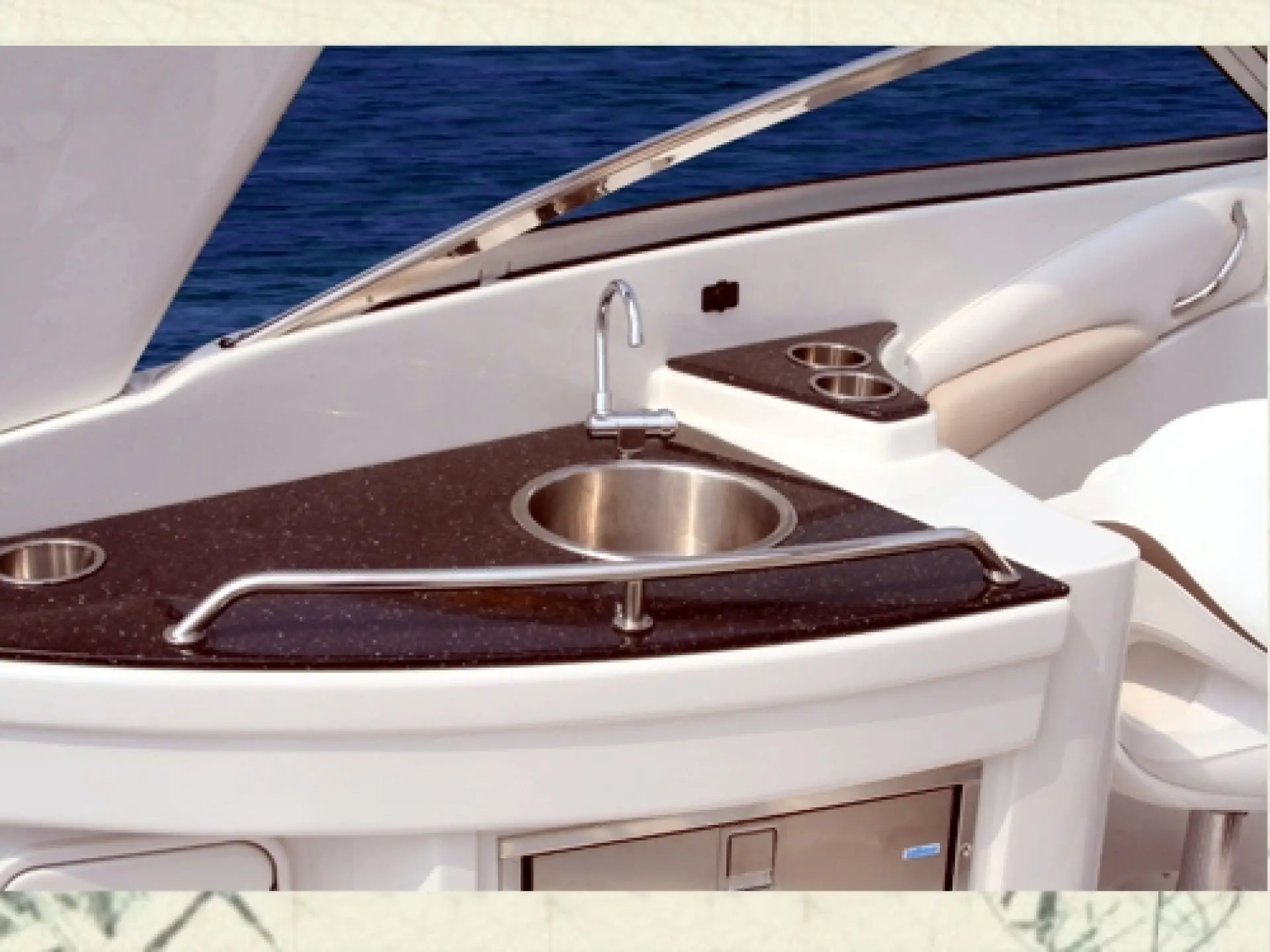 Crownline 300 LS — 3/5