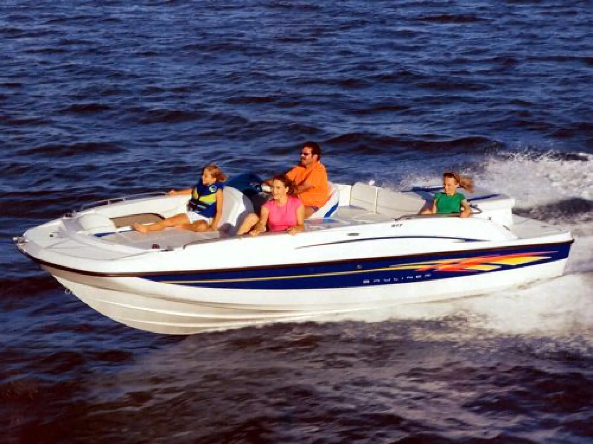 Bayliner 217 Deck Boat — 1/5