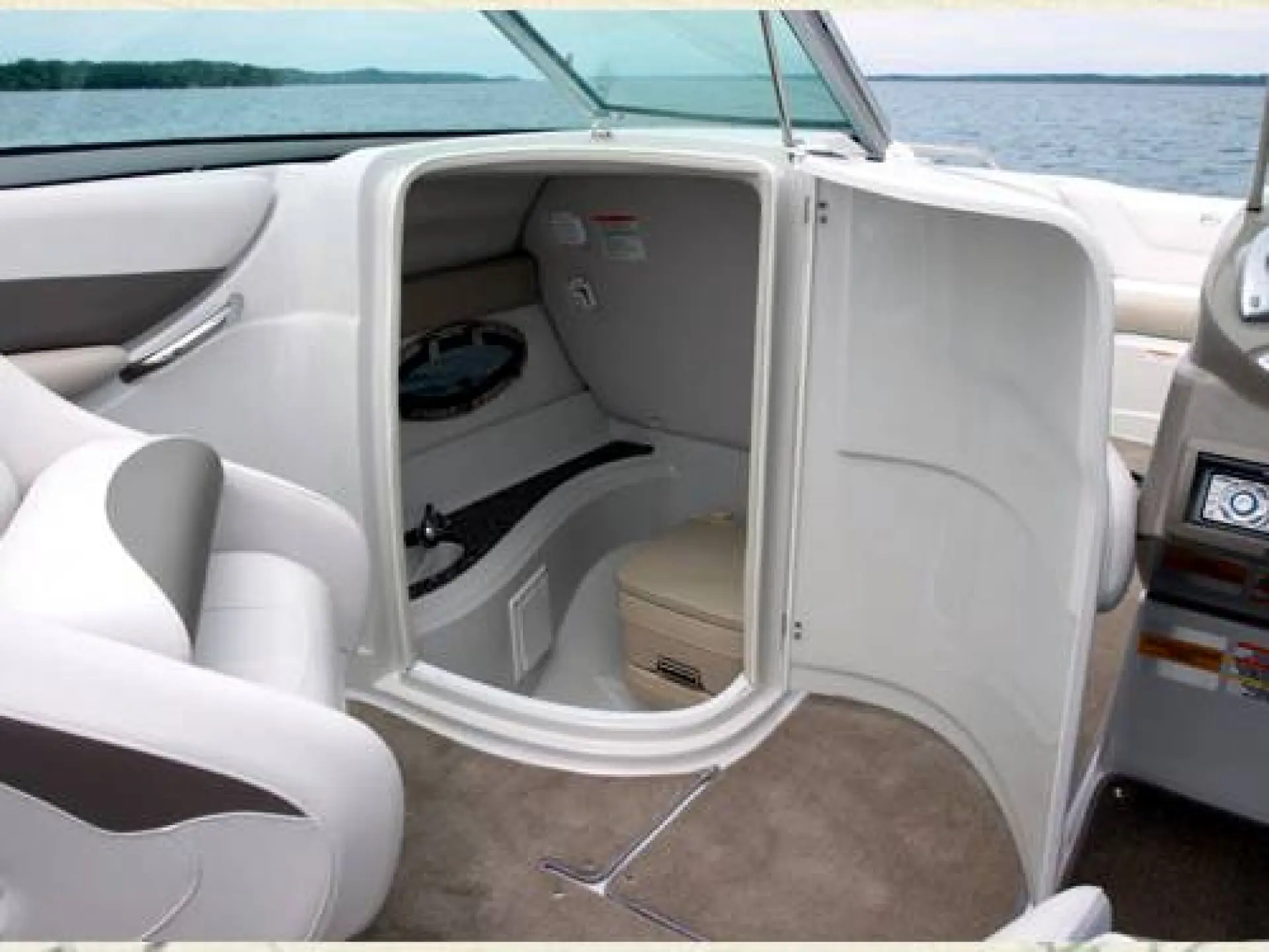 Crownline 240 LS — 3/5