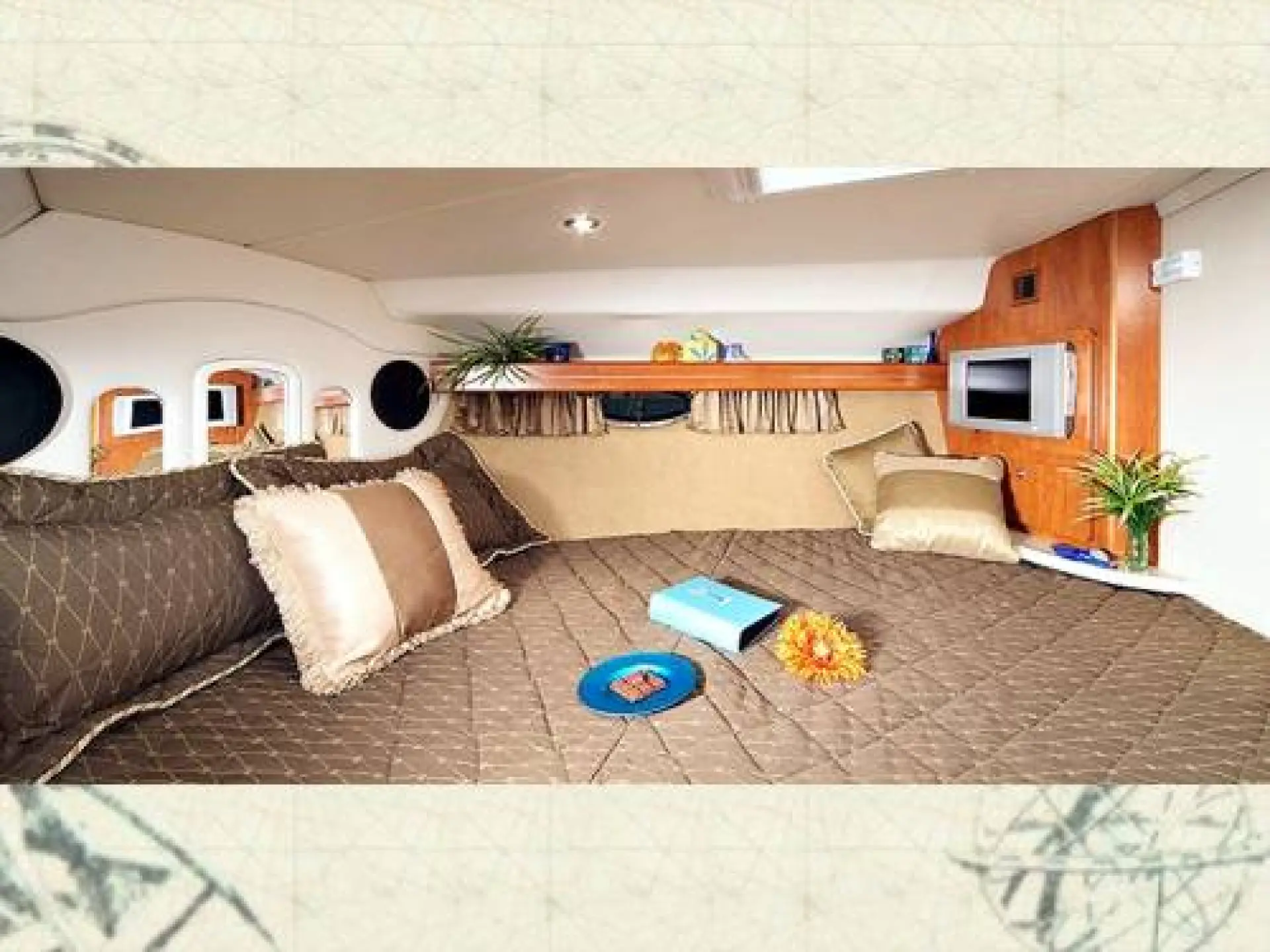 Rinker 400 Express Cruisers — 8/11