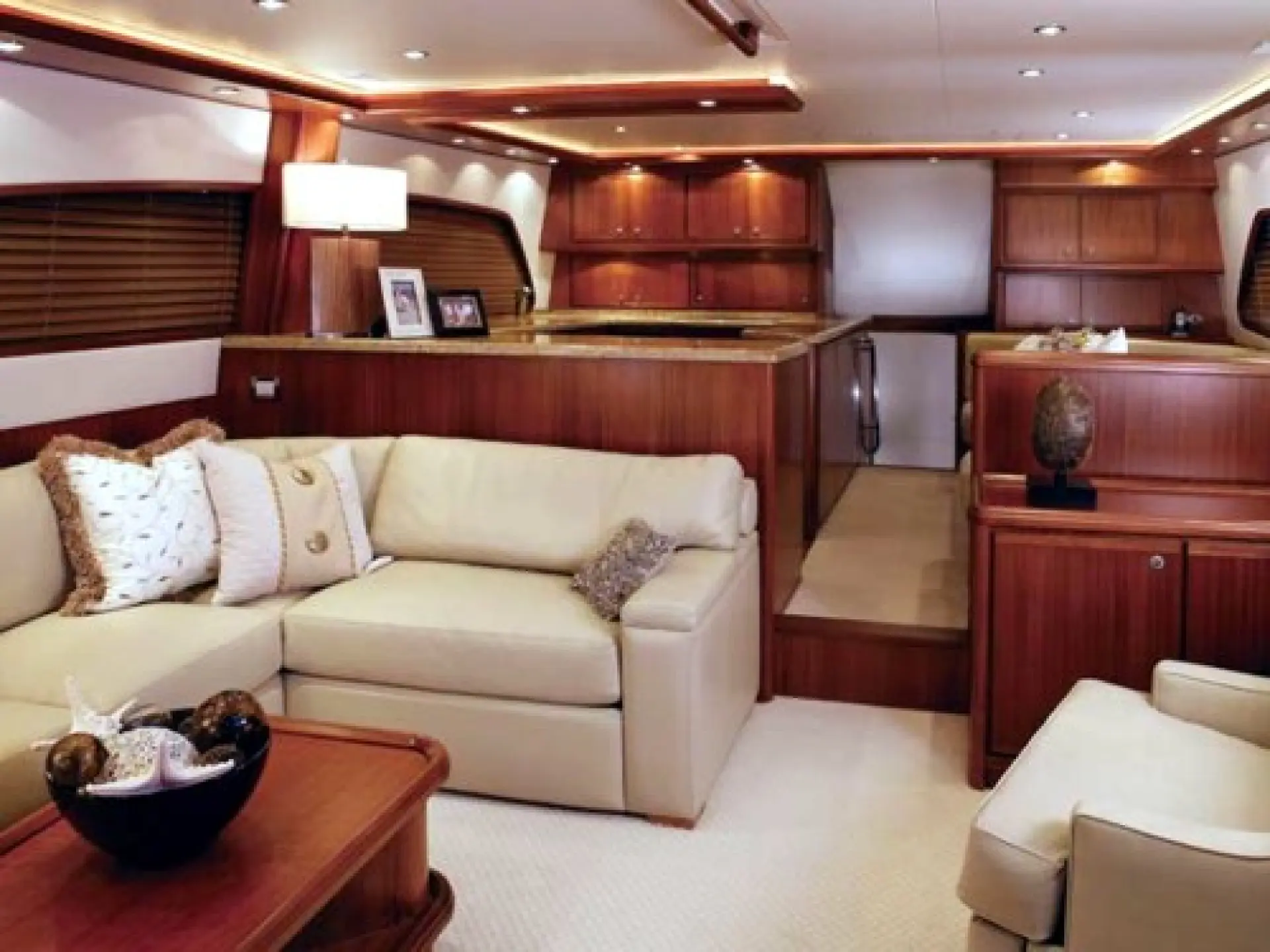 Bertram 700 — 14/31