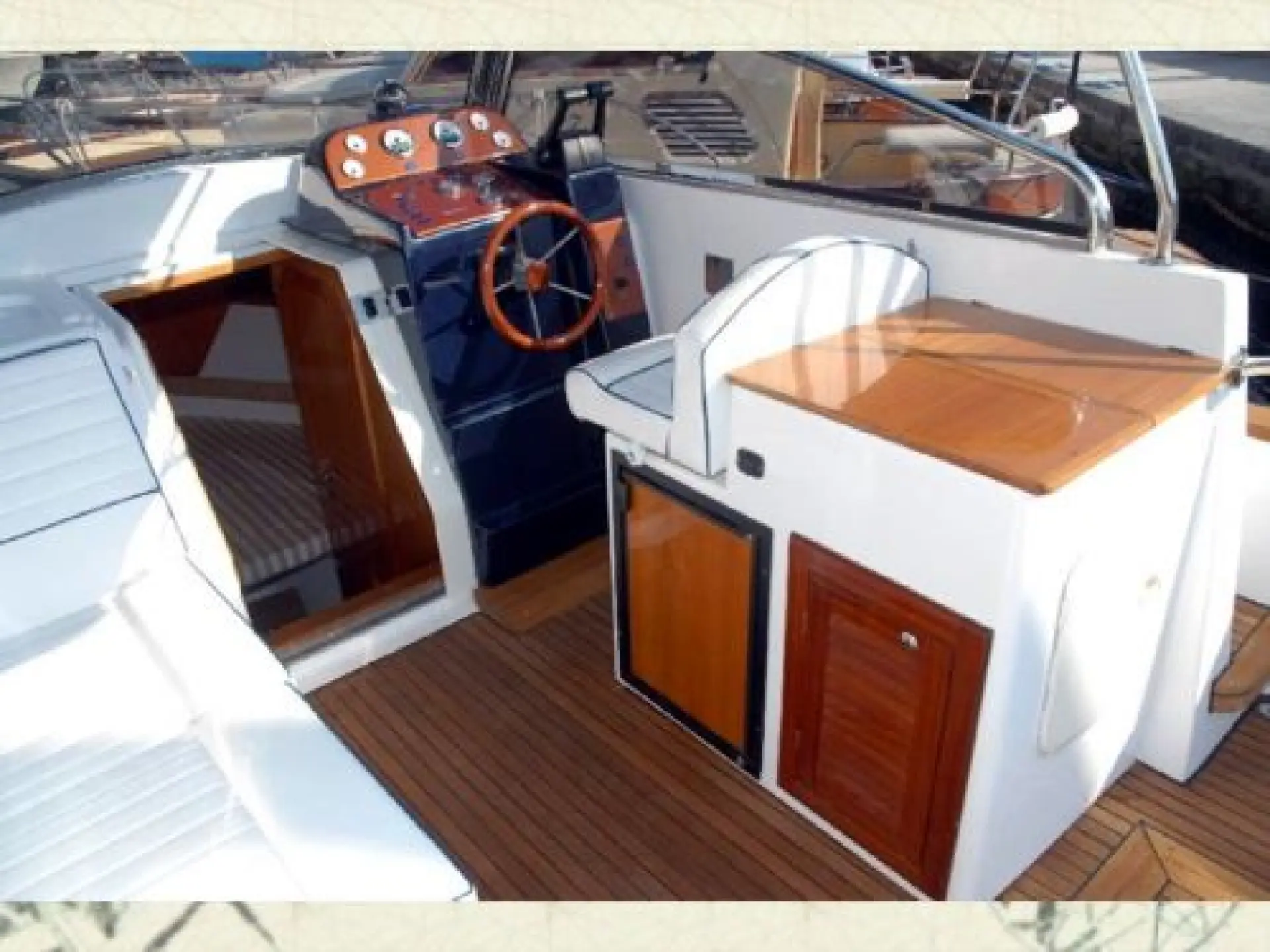 Mimi 780 Cabin Fish — 2/4
