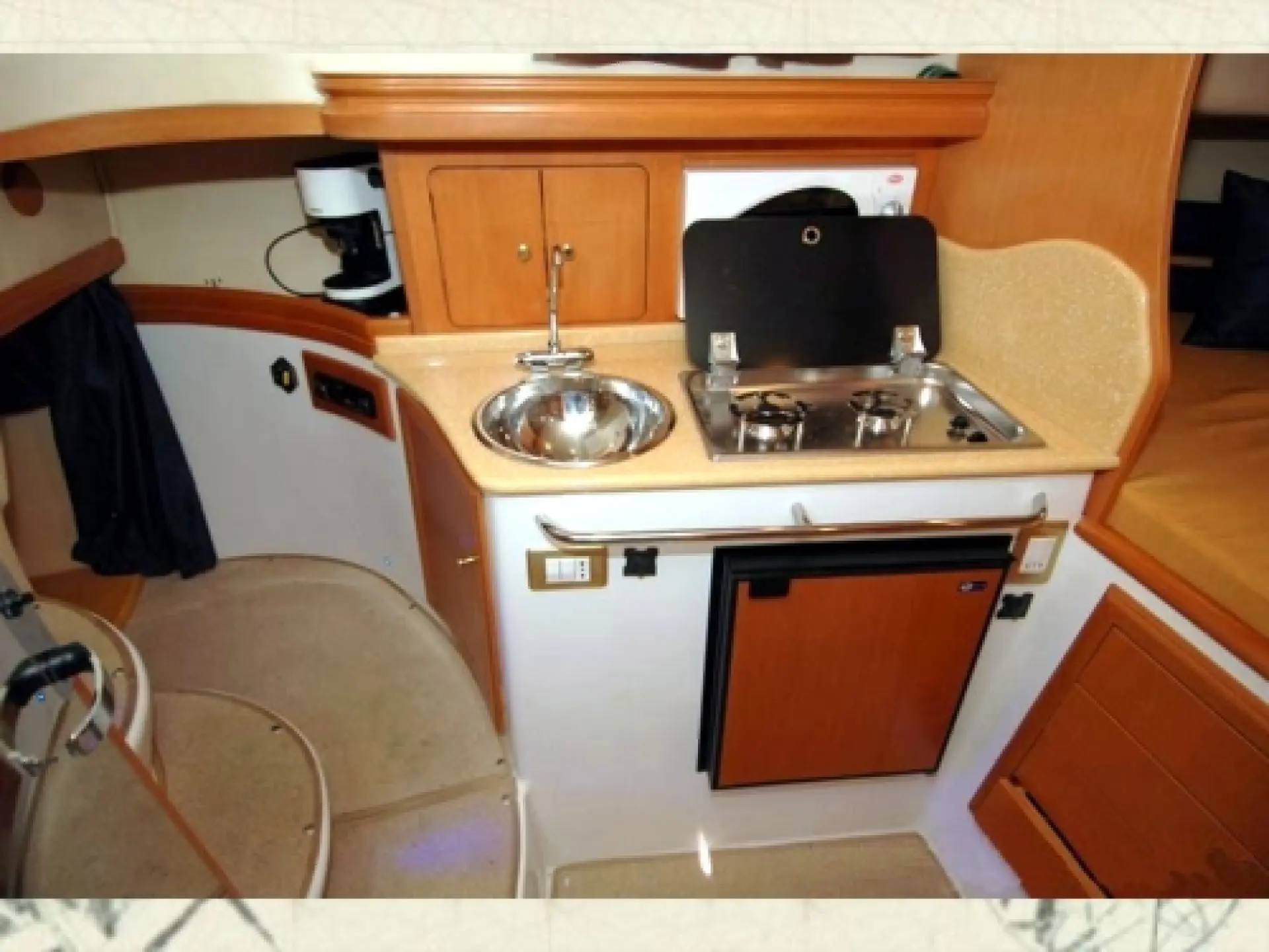 Saver 300 WA Cabin — 8/9