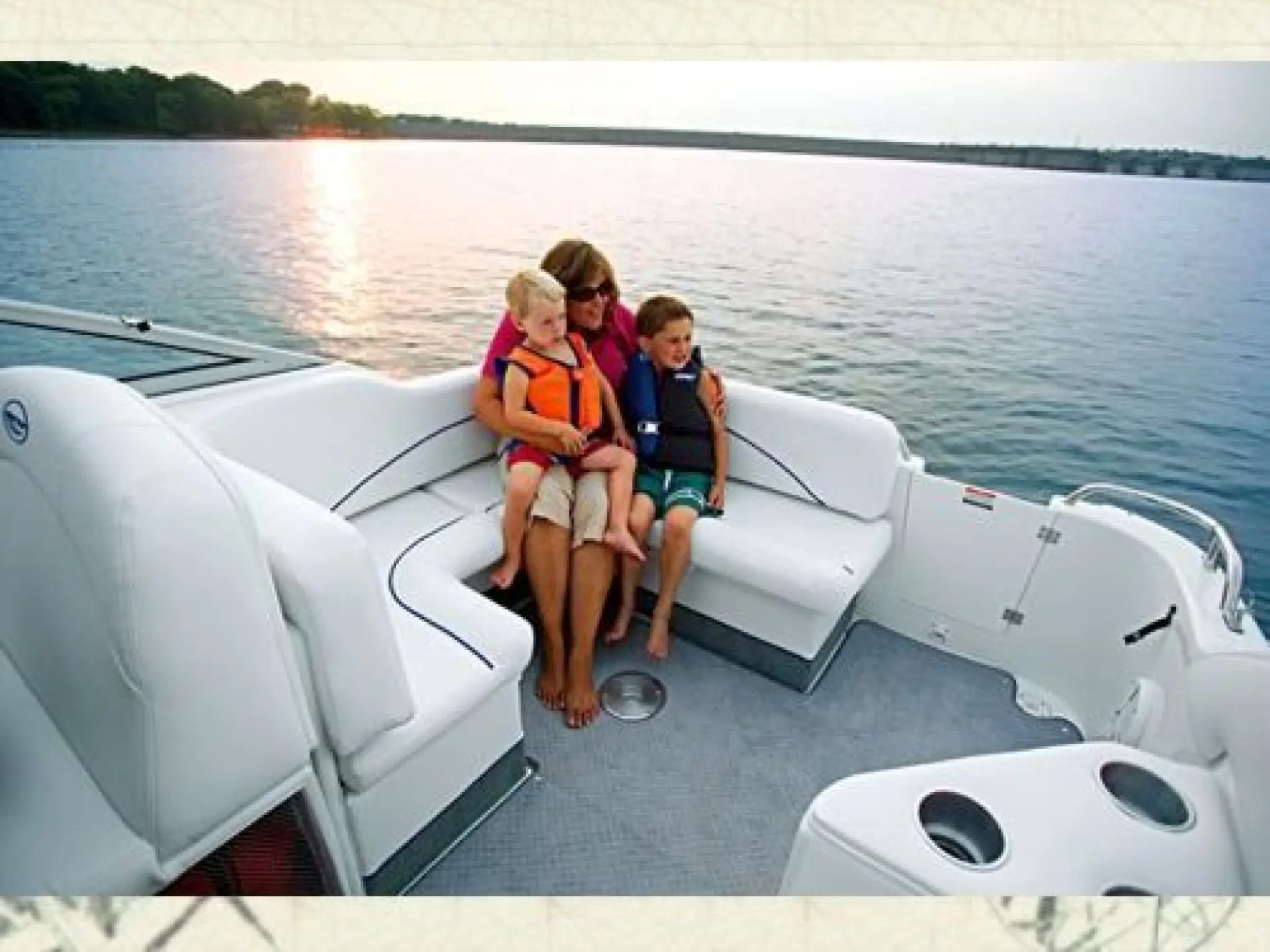 Ebbtide 2600 Mid-Cabin — 5/9