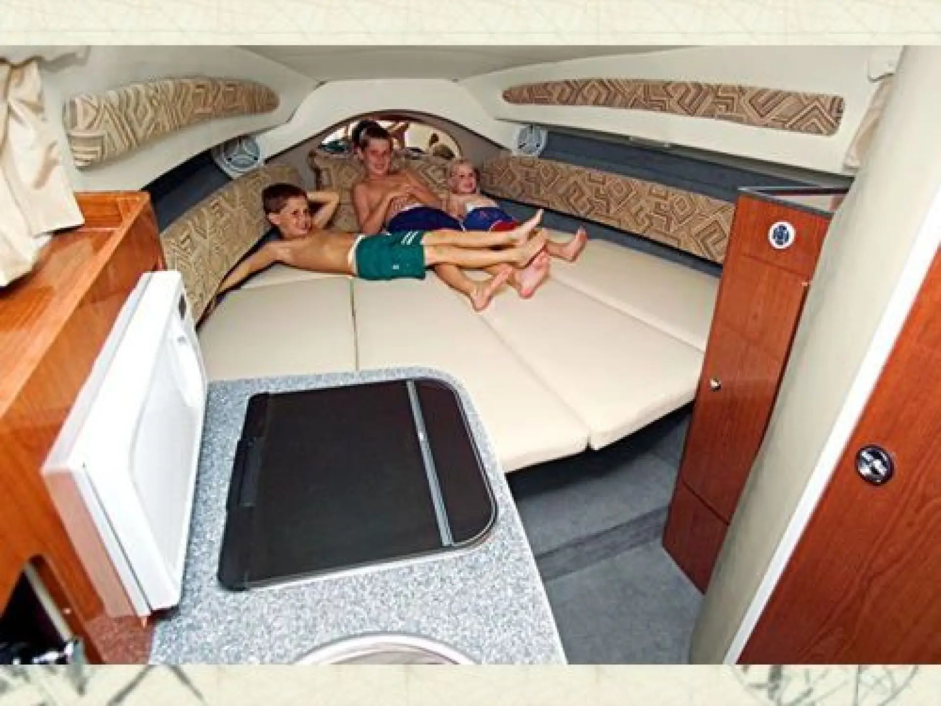 Ebbtide 2600 Mid-Cabin — 8/9