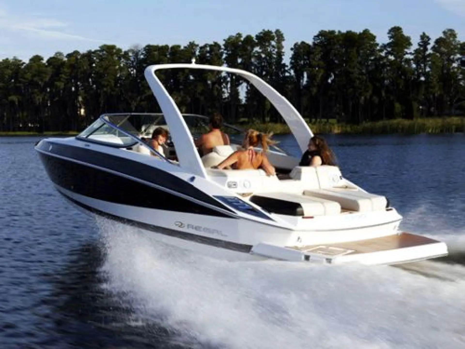 Regal 2500 Bowrider — 2/12
