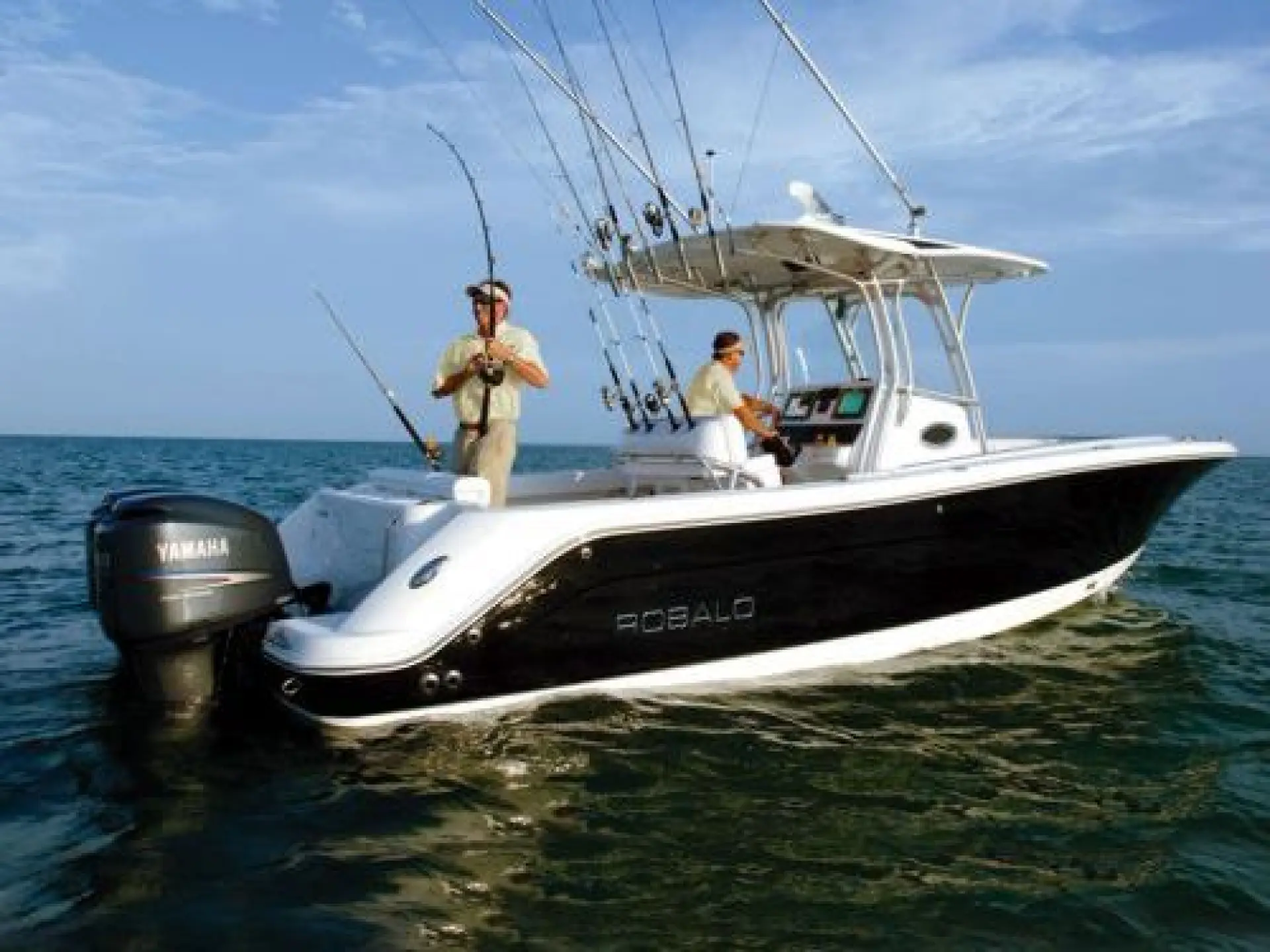 Robalo R 300 Center Console — 2/15