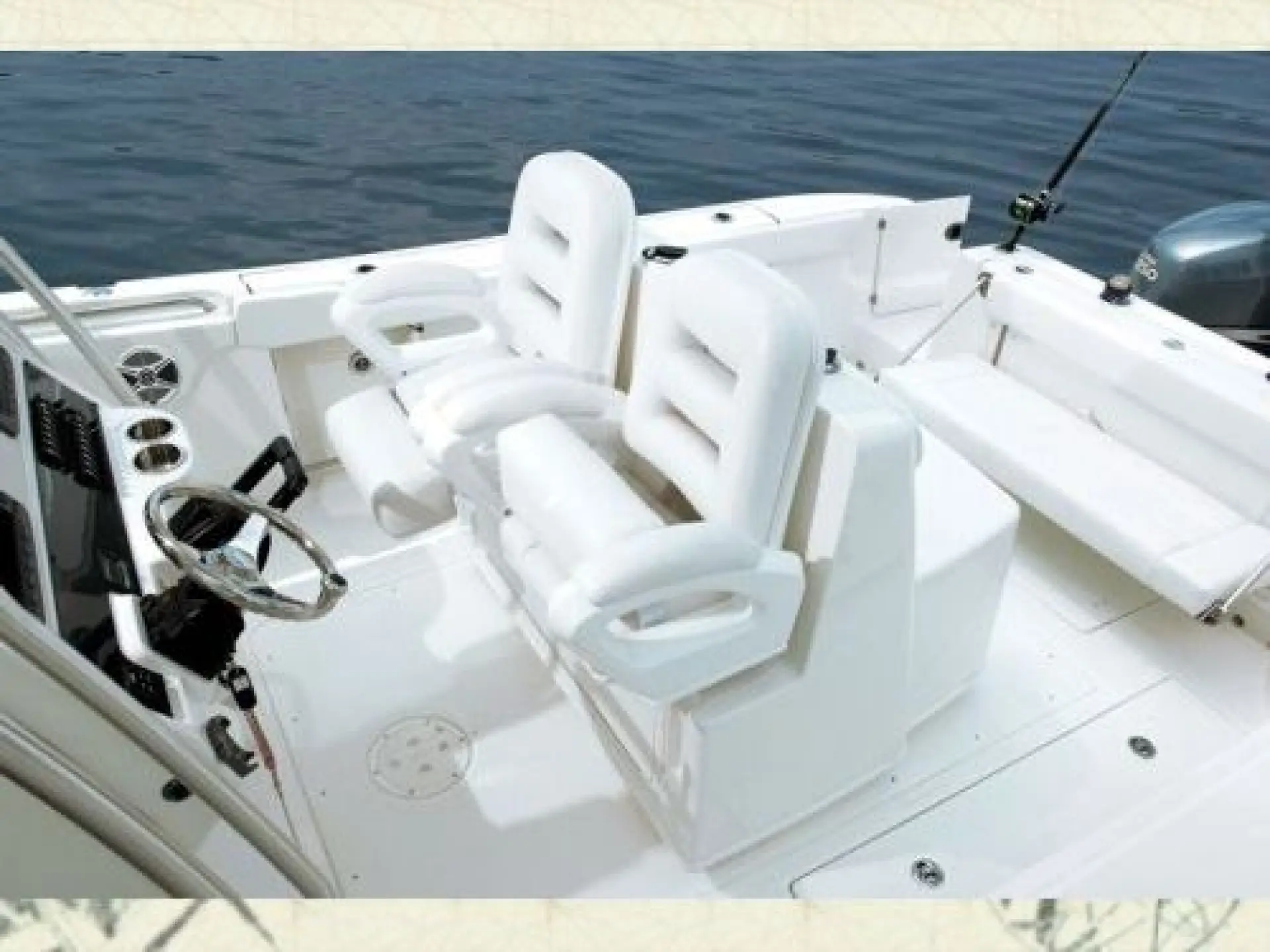 Robalo R 300 Center Console — 5/15