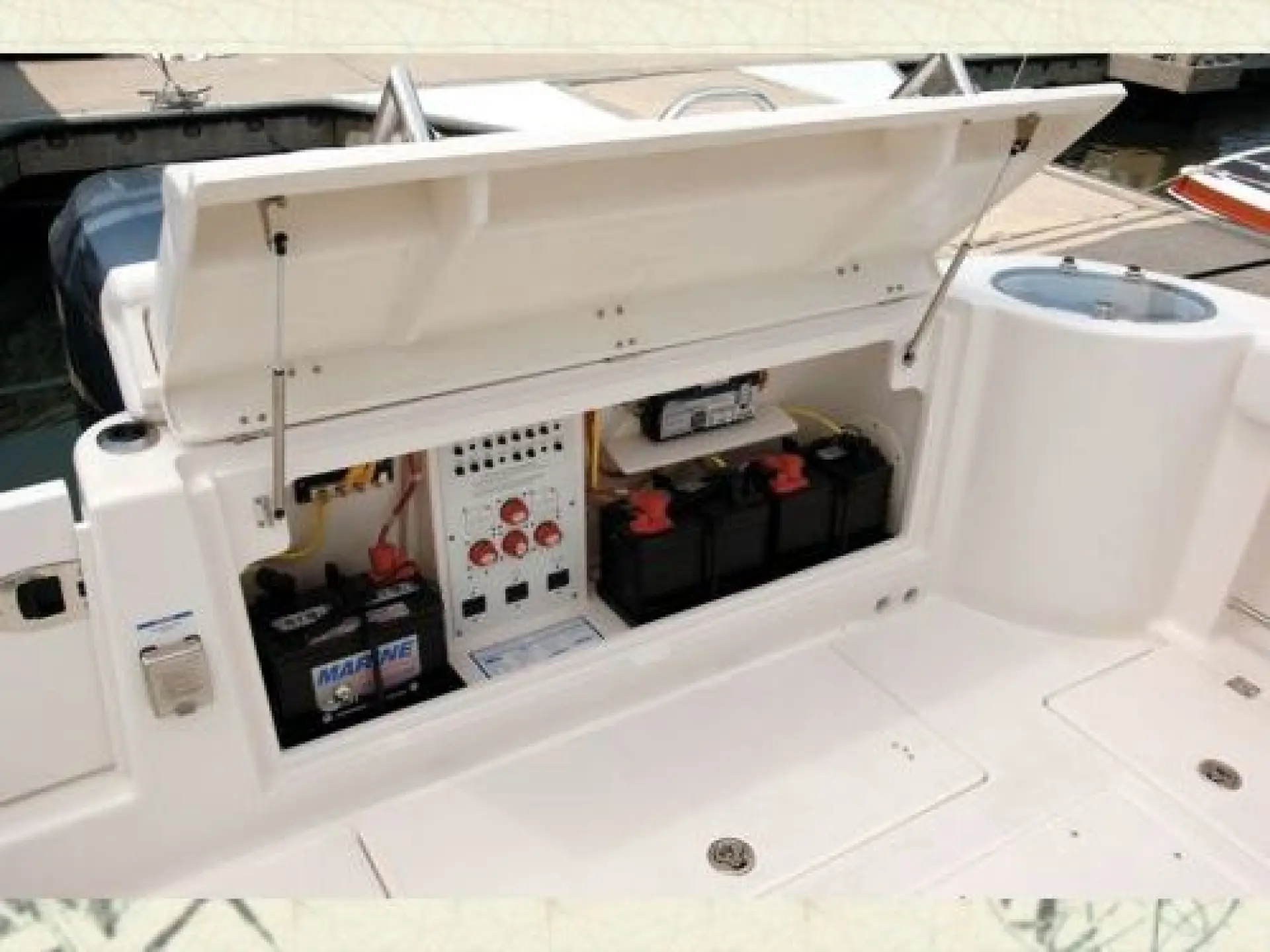 Robalo R 300 Center Console — 10/15