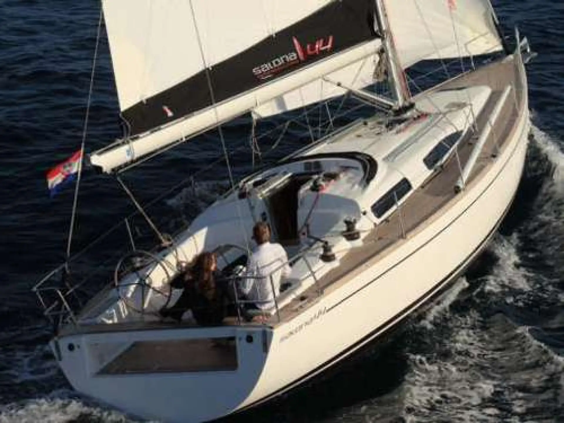 Salona 44 — 1/3
