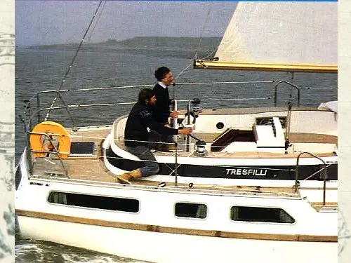 Victor 41 Centre Cockpit — 2/5